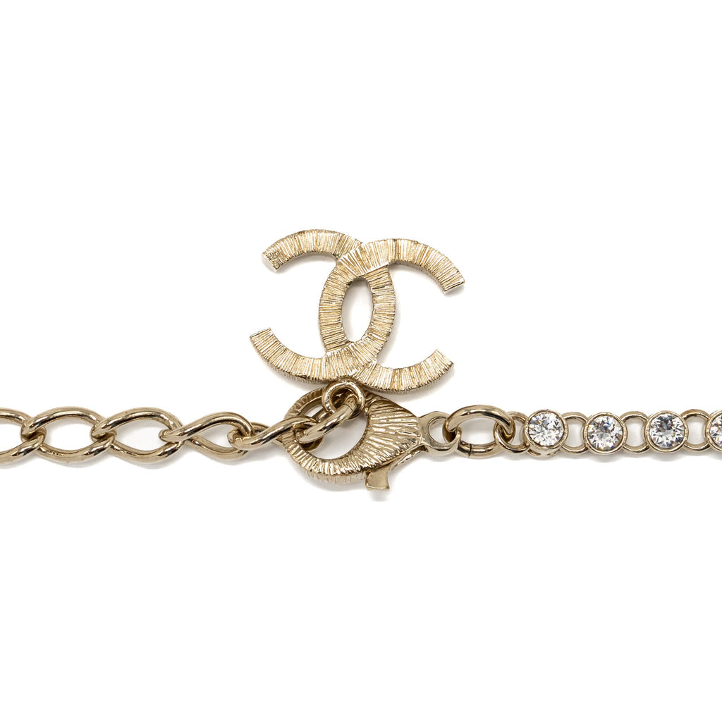 CHANEL PEARL AND CC LOGO WITH CRYSTAL CHAIN NECKLACE LIGHT GOLD TONE