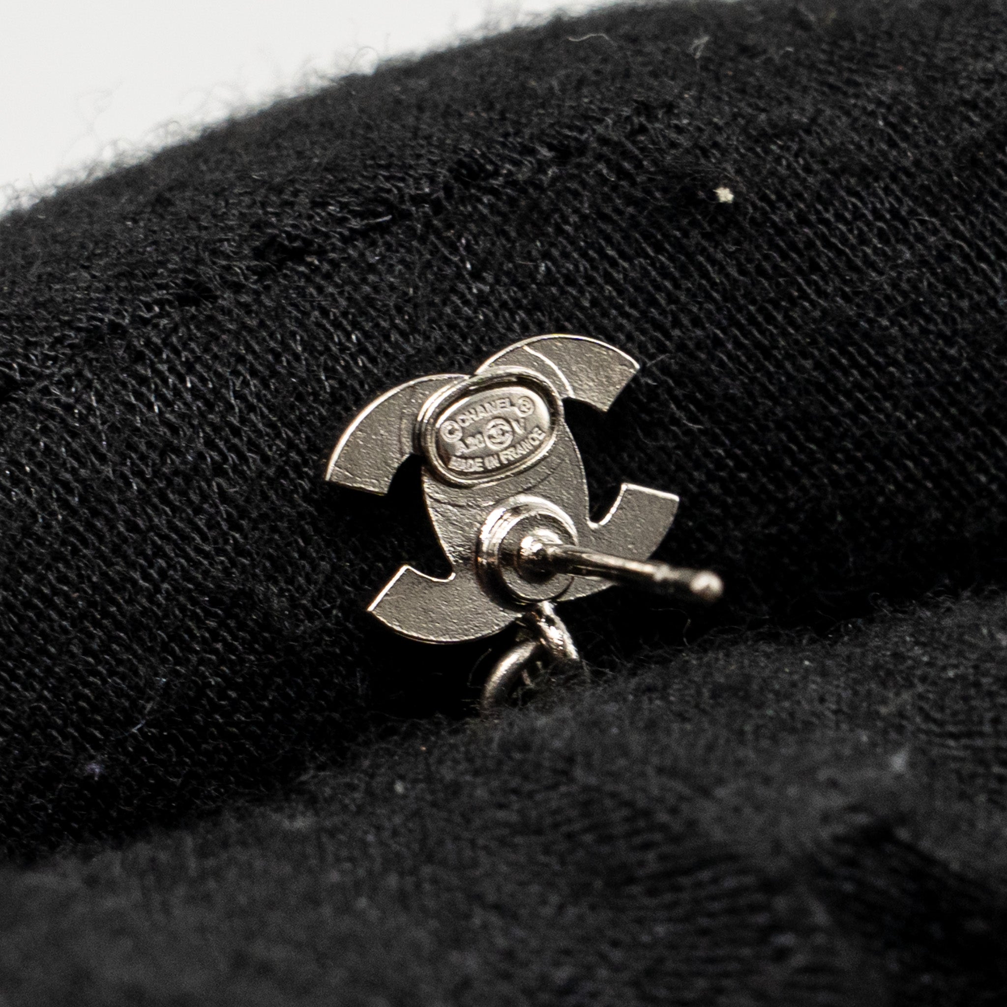 CHANEL PEARL DROPPED CC LOGO EARRINGS SILVER TONE