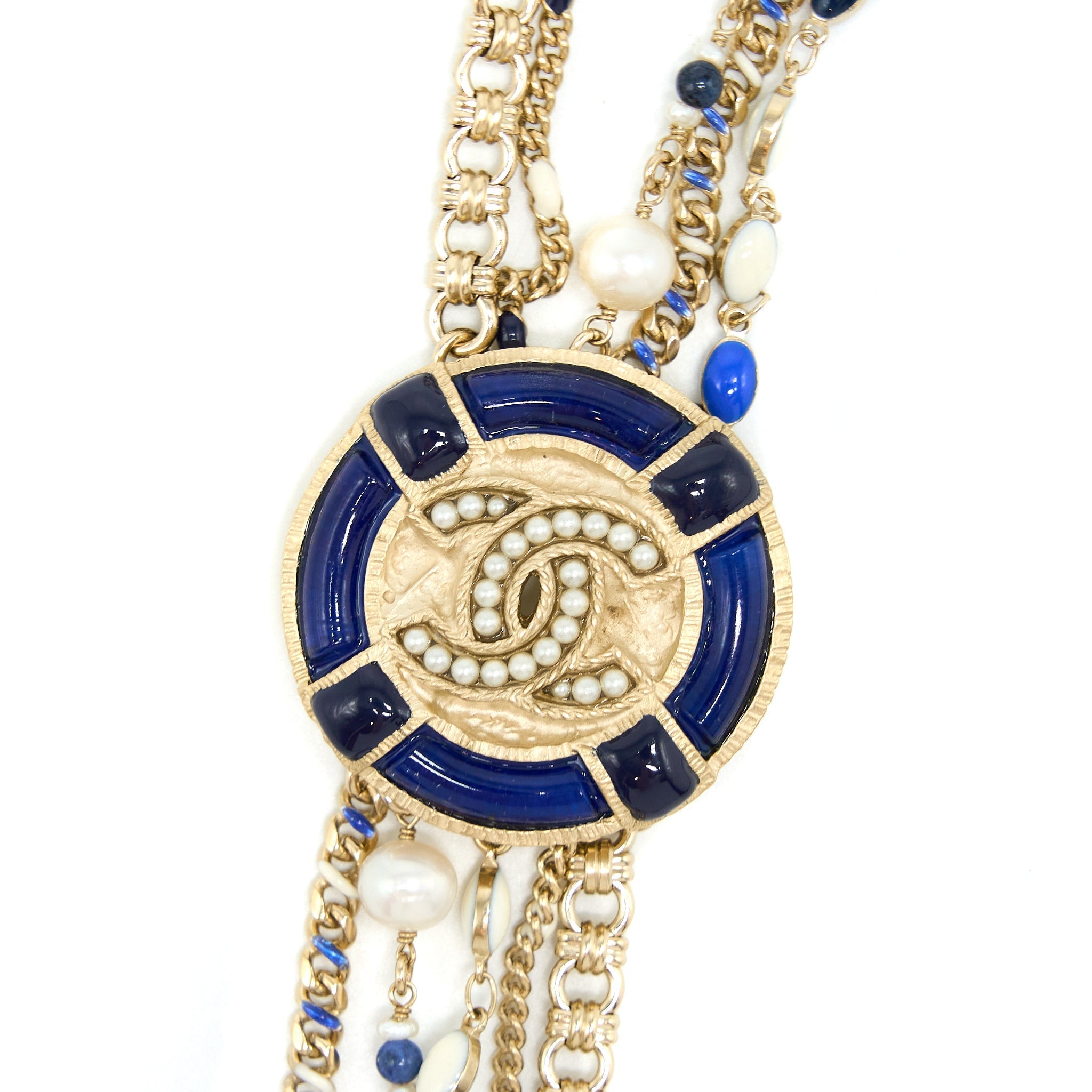 CHANEL PEARL / ENAMEL WITH ROUND CC LOGO NECKLACE LIGHT GOLD TONE