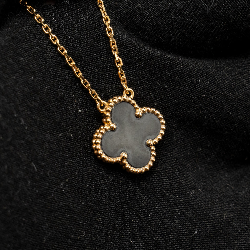 VAN CLEEF & ARPELS VINTAGE ALHAMBRA PENDANT YELLOW GOLD, ONYX