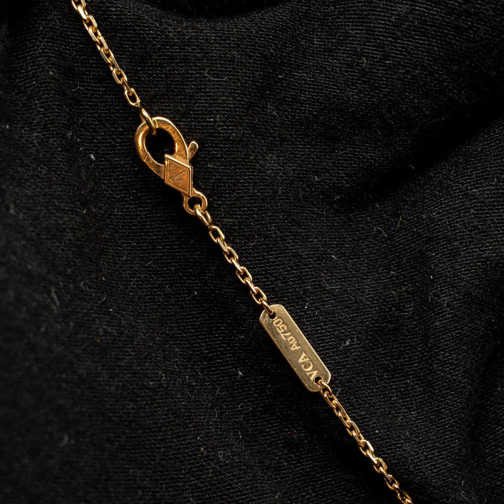 VAN CLEEF & ARPELS VINTAGE ALHAMBRA PENDANT YELLOW GOLD, ONYX