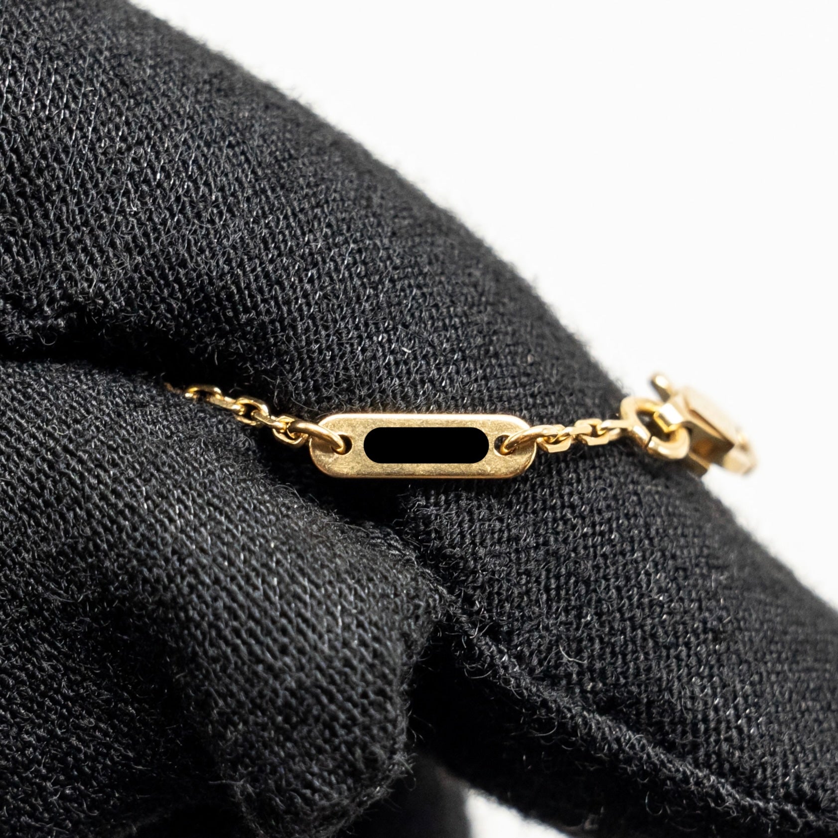 VAN CLEEF & ARPELS SWEET ALHAMBRA BRACELET YELLOW GOLD, WHITE MOTHER-OF-PEARL