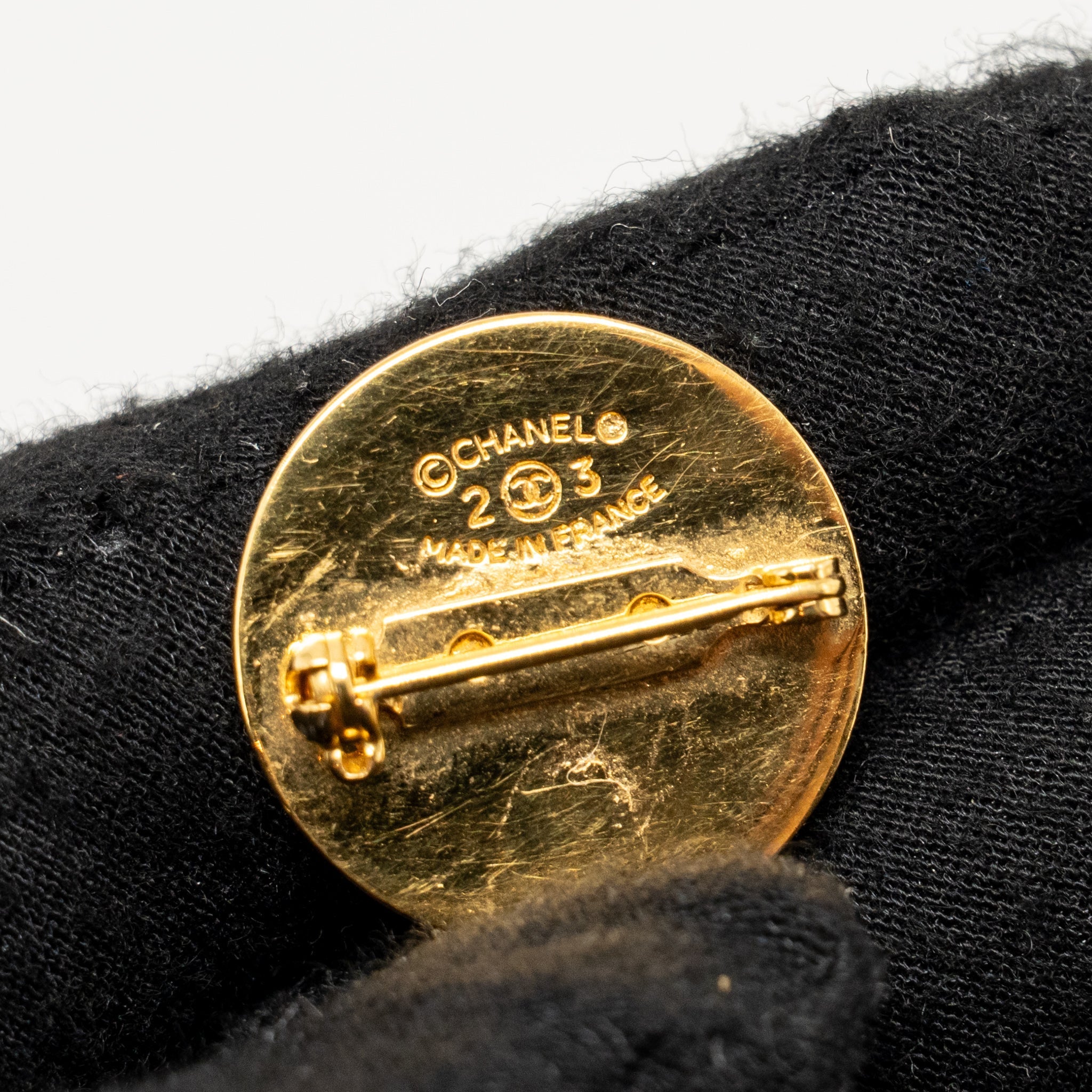 CHANEL VINTAGE CC FLAP BAG DROP COIN BROOCH GOLD TONE