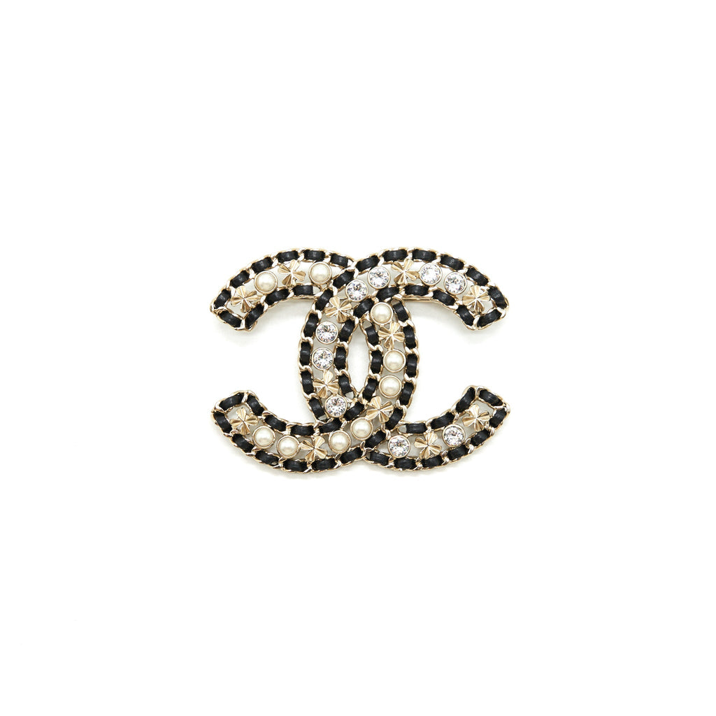 CHANEL CC CHAIN/ WHITE CRYSTAL / PEARL BROOCH