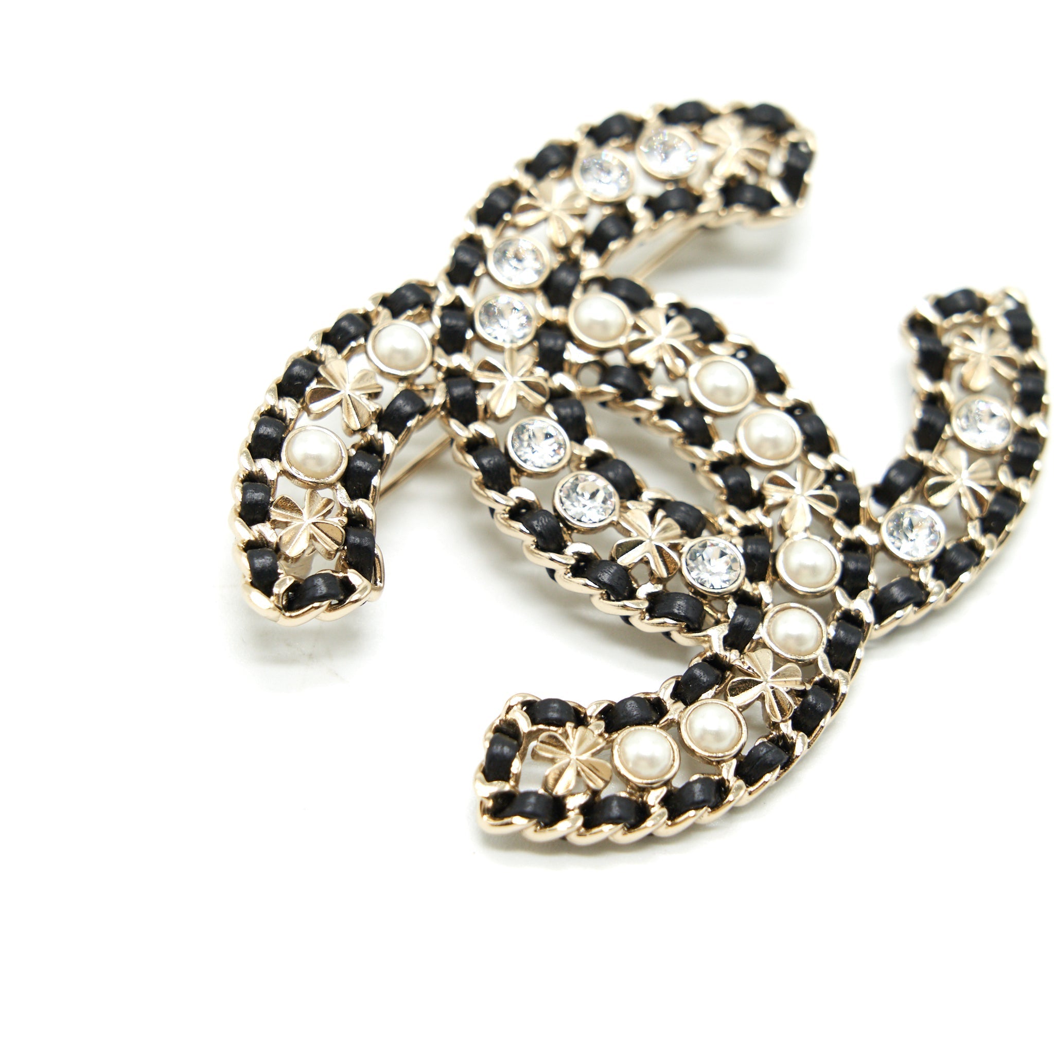 CHANEL CC CHAIN/ WHITE CRYSTAL / PEARL BROOCH