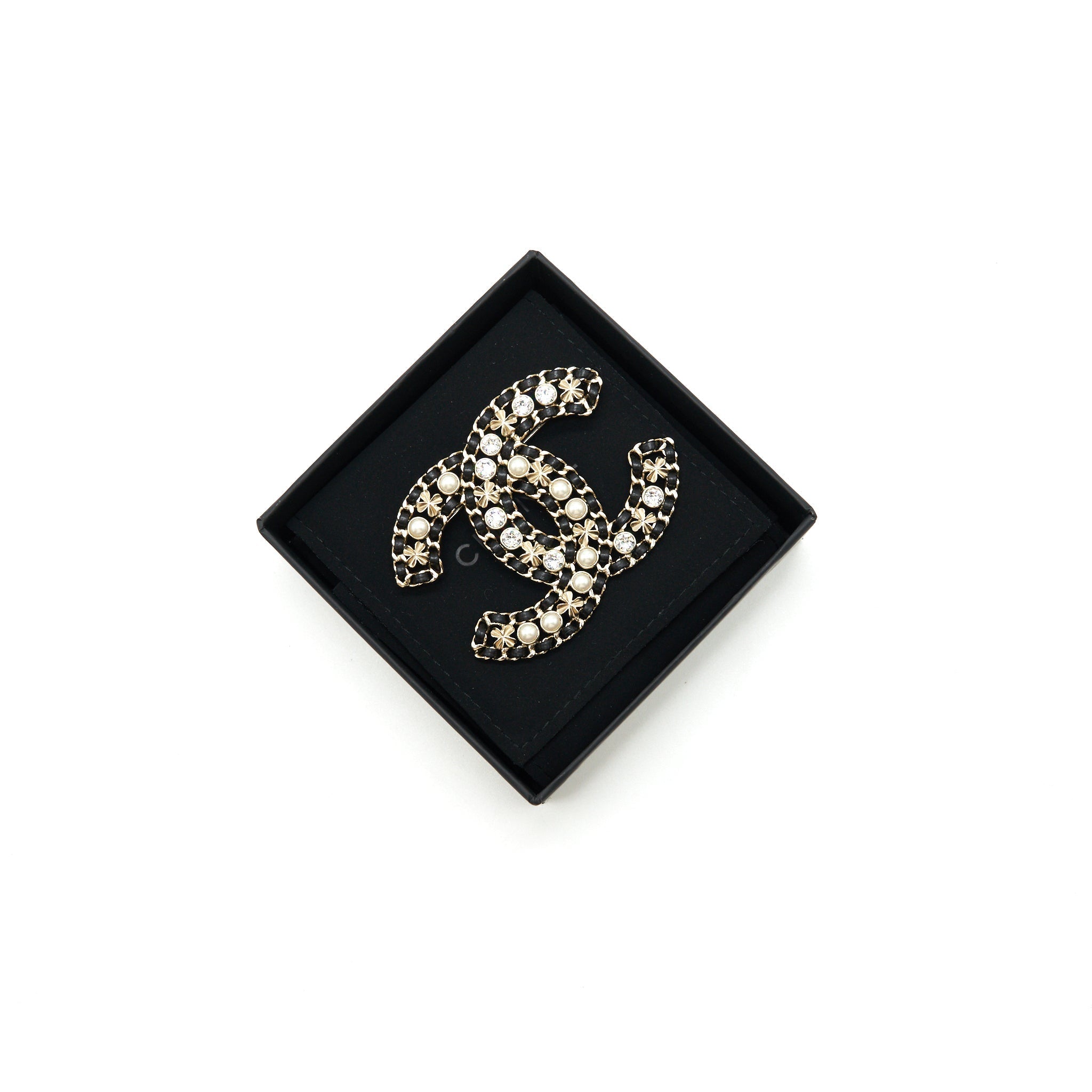 CHANEL CC CHAIN/ WHITE CRYSTAL / PEARL BROOCH
