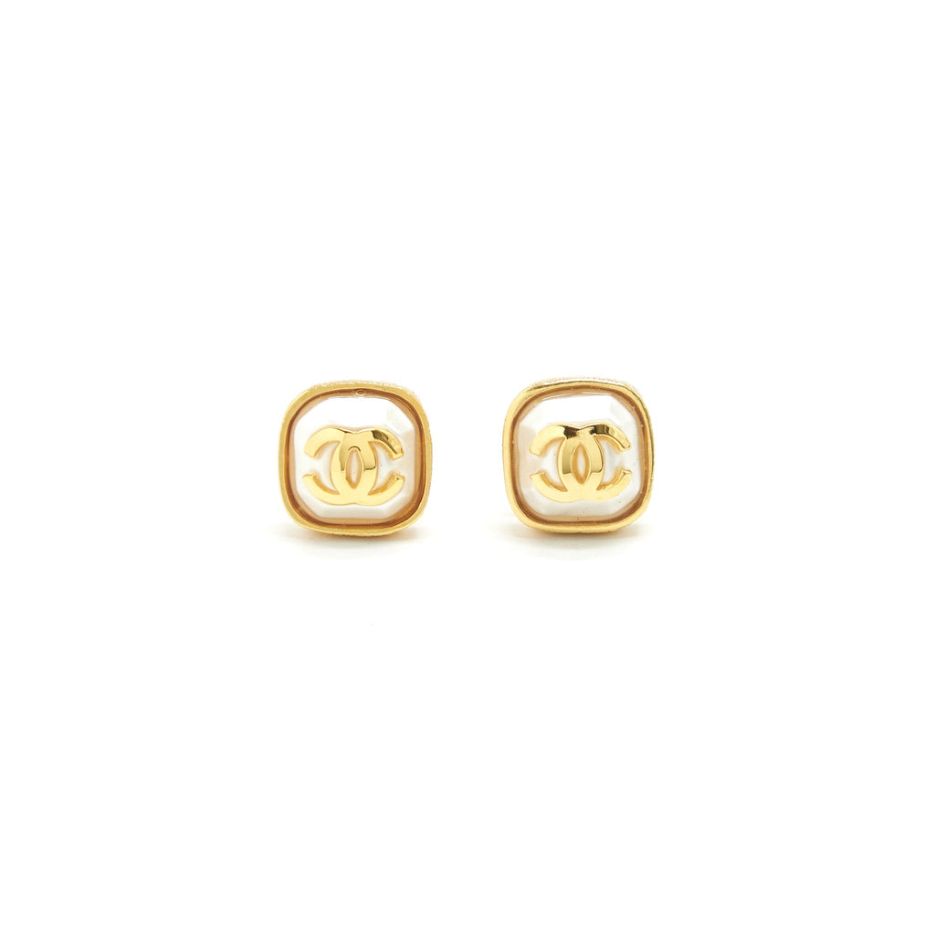 CHANEL COSTUME JEWELRY EARRINGS CREAMY / GOLD