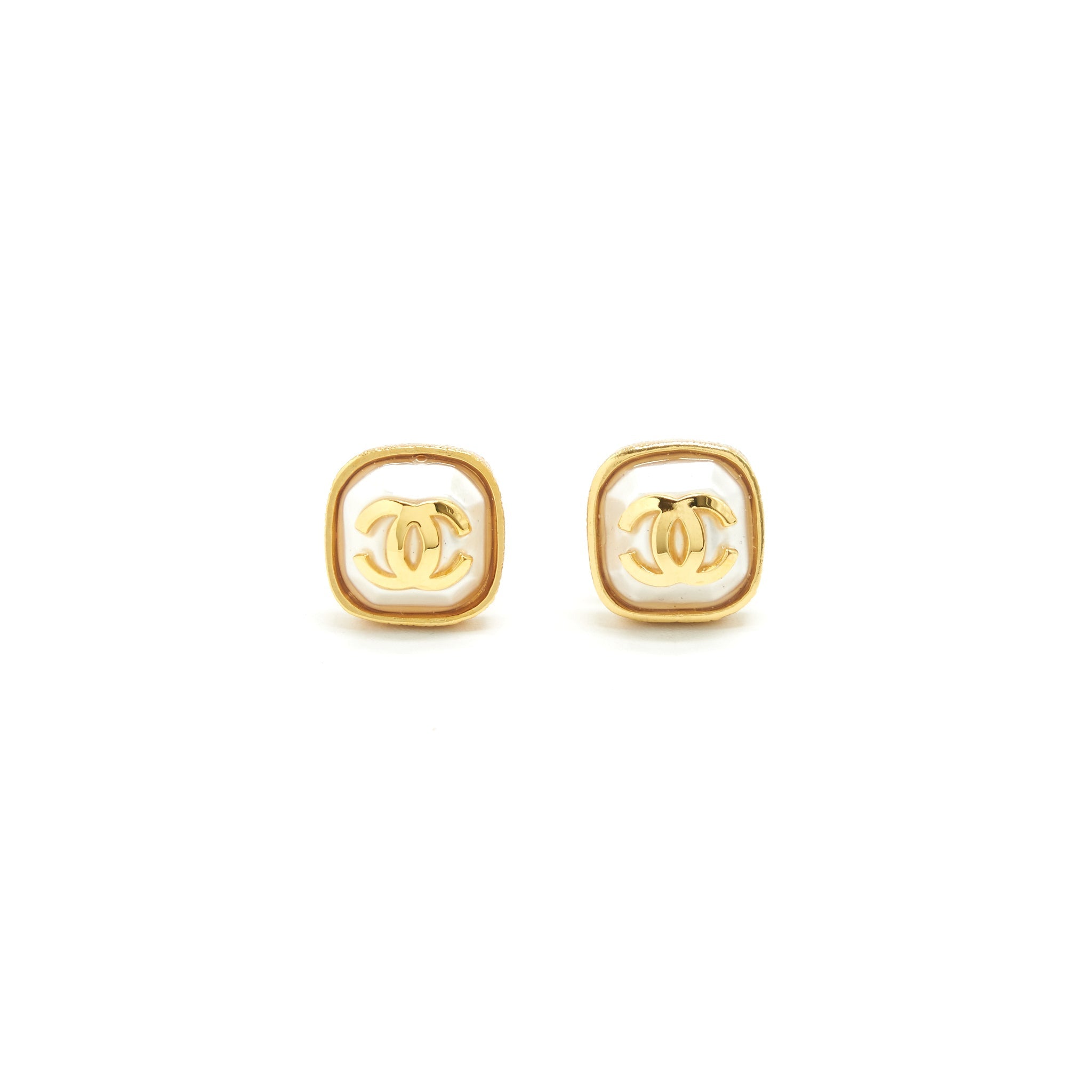 CHANEL COSTUME JEWELRY EARRINGS CREAMY / GOLD