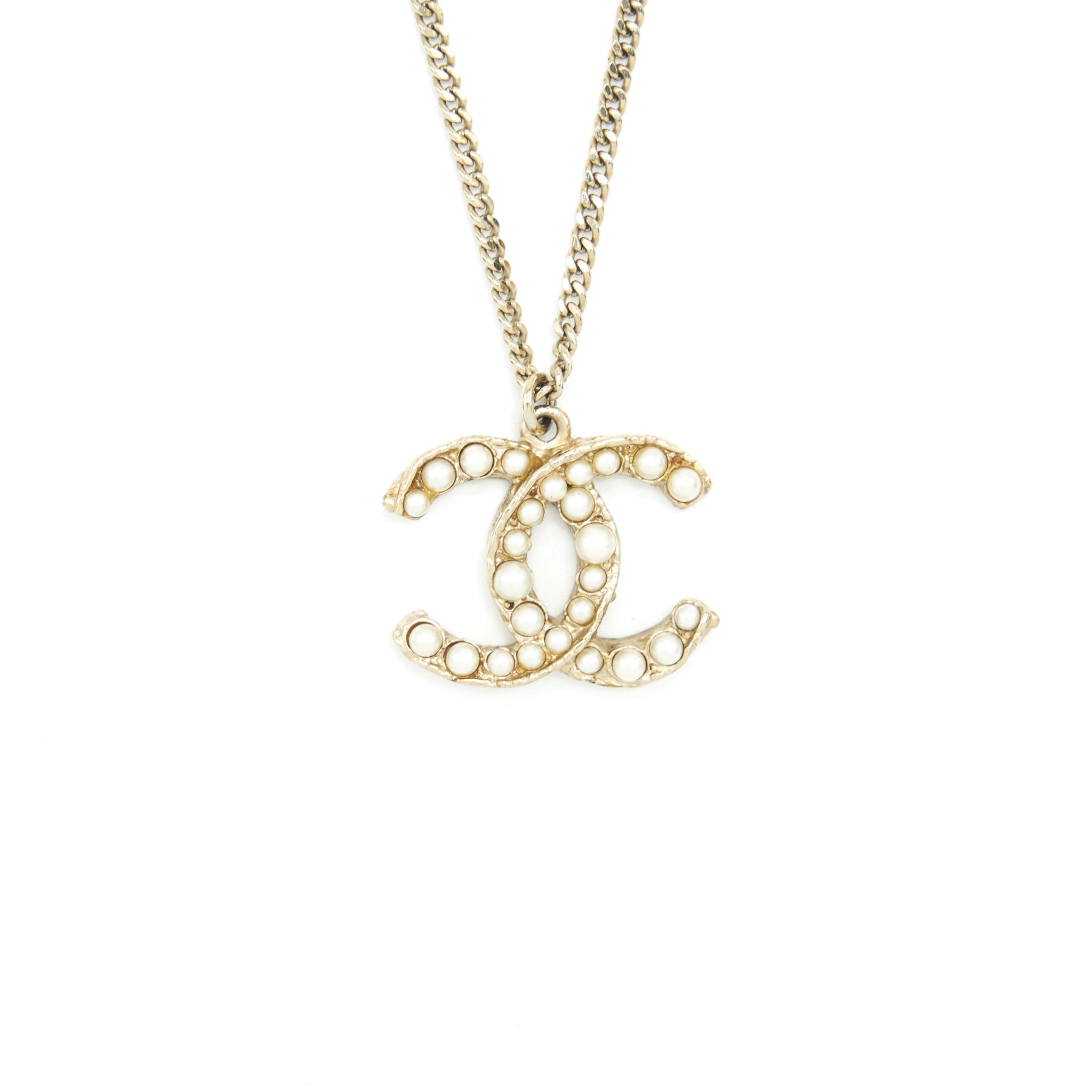 CHANEL CC LOGO NECKLACE LIGHT GOLD TONE WITH PEARL DESIGN