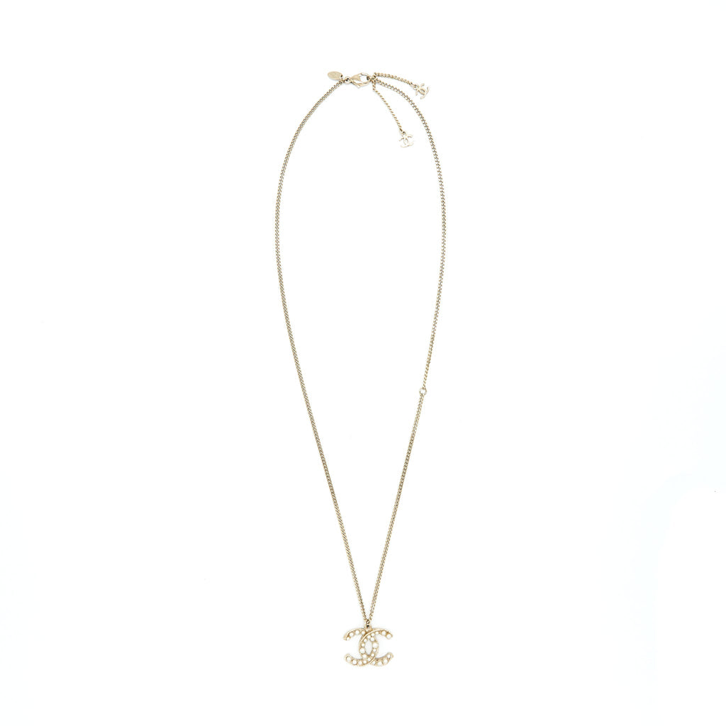 CHANEL CC LOGO NECKLACE LIGHT GOLD TONE WITH PEARL DESIGN