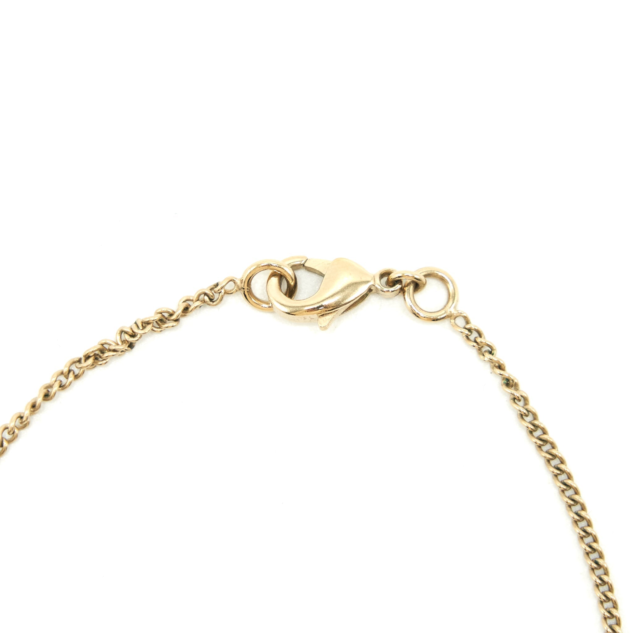 CHANEL NECKLACE MODEL WITH CC
