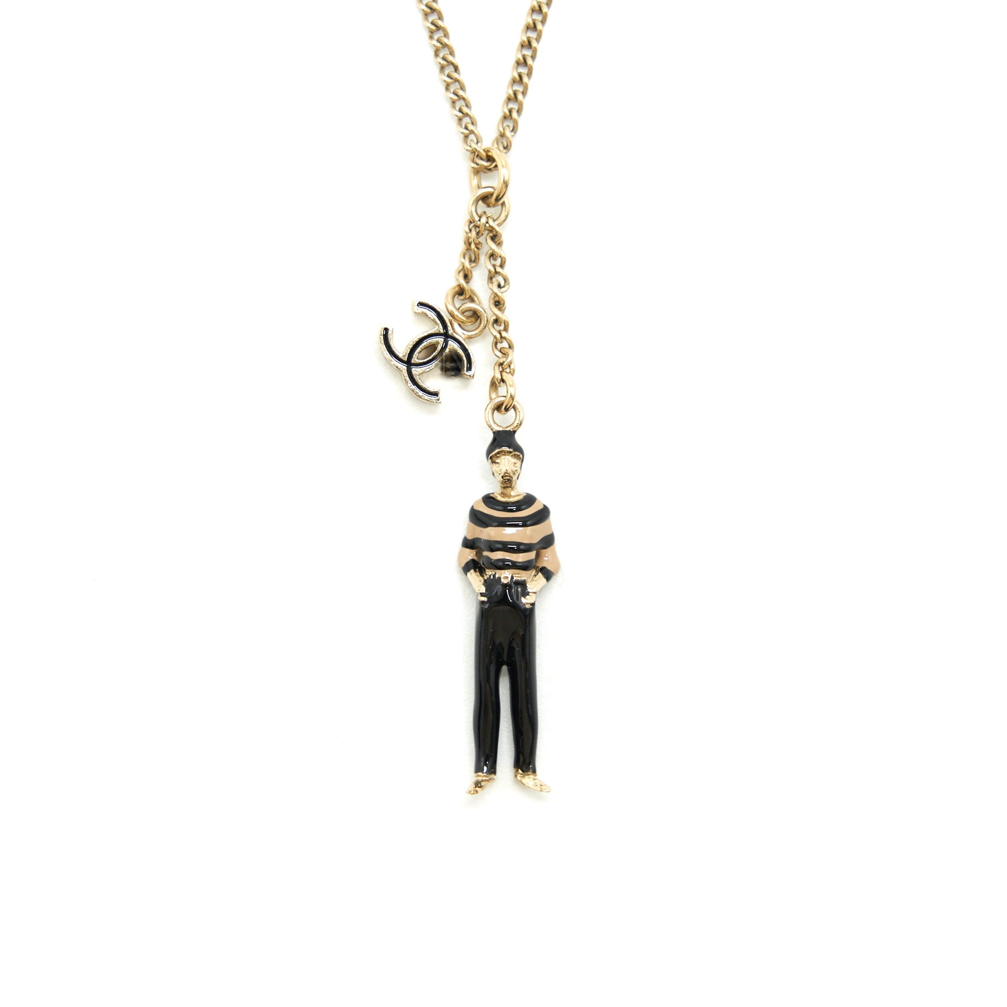 CHANEL NECKLACE MODEL WITH CC