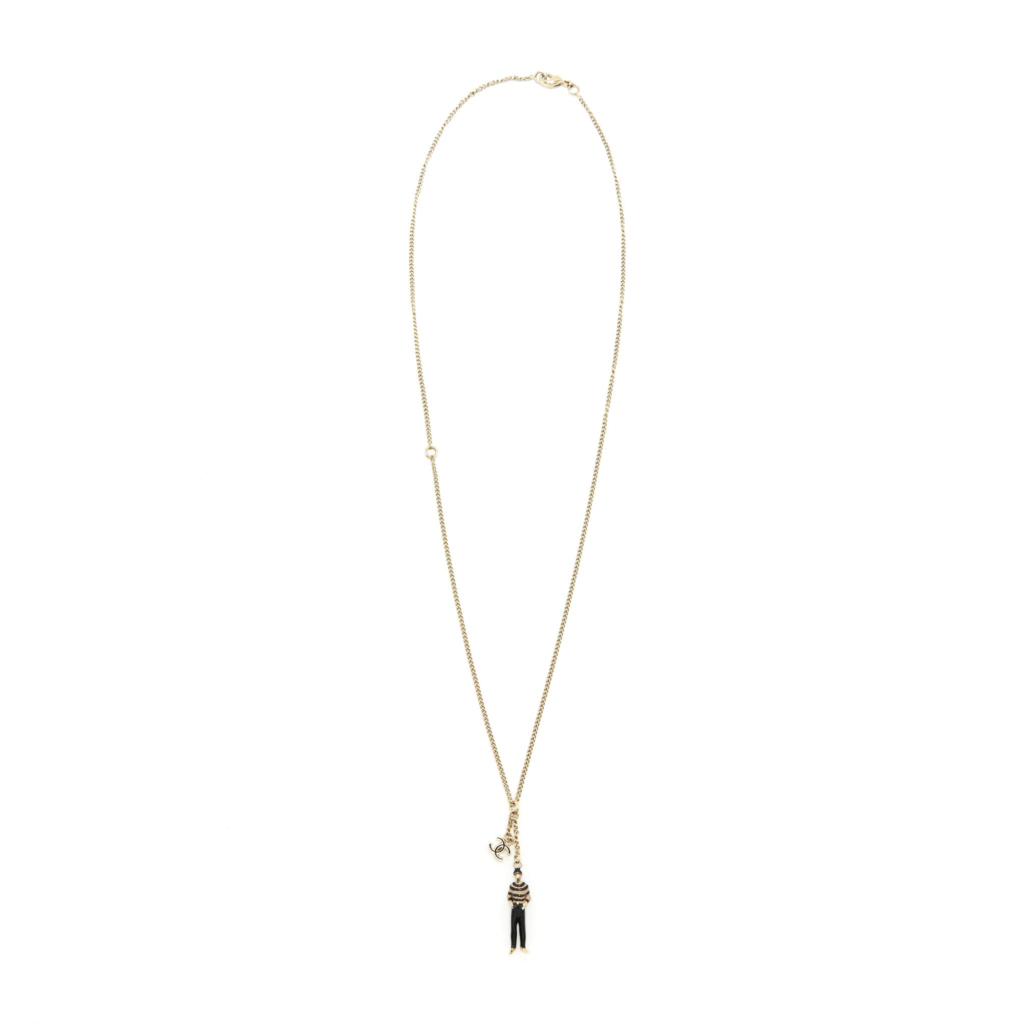 CHANEL NECKLACE MODEL WITH CC