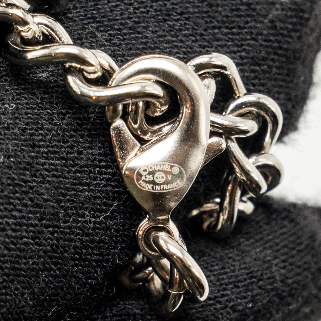 CHANEL CC LOGO SHORT CHAIN NECKLACE SILVER TONE