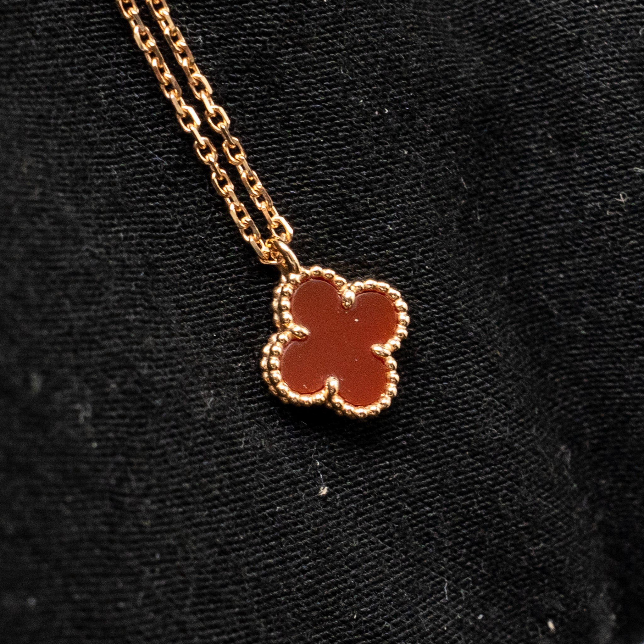 VAN CLEEF & ARPELS SWEET ALHAMBRA PENDANT ROSE GOLD, CARNELIAN