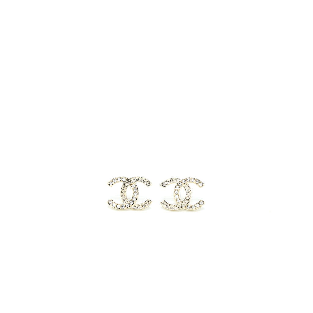 CHANEL 23P CC LOGO EARRINGS CRYSTAL LIGHT GOLD TONE