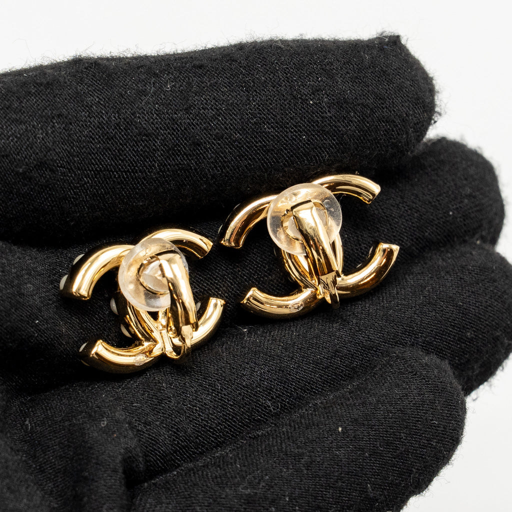 CHANEL PEARL&CRYSTAL CC LOGO EAR CLIPS GOLD TONE