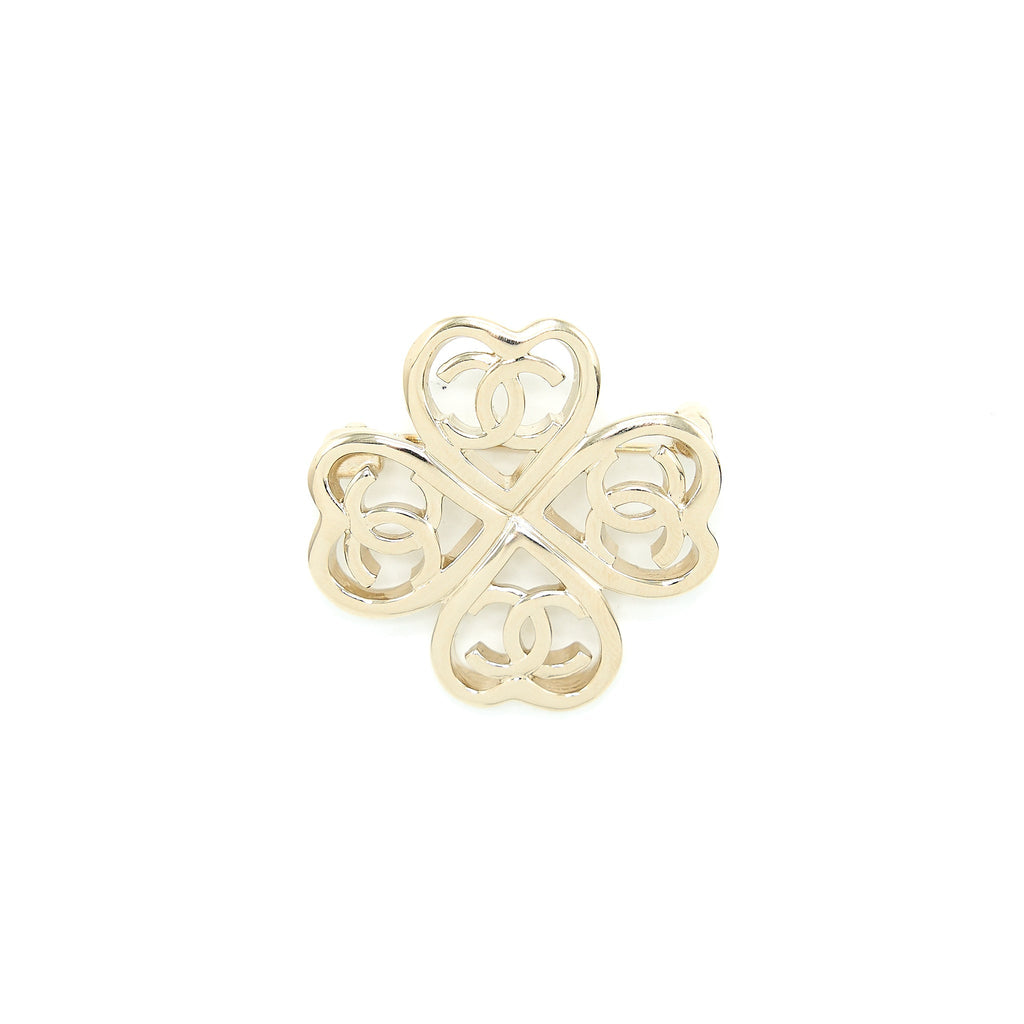 CHANEL CC LOGO HEART CLOVER BROOCH LIGHT GOLD TONE