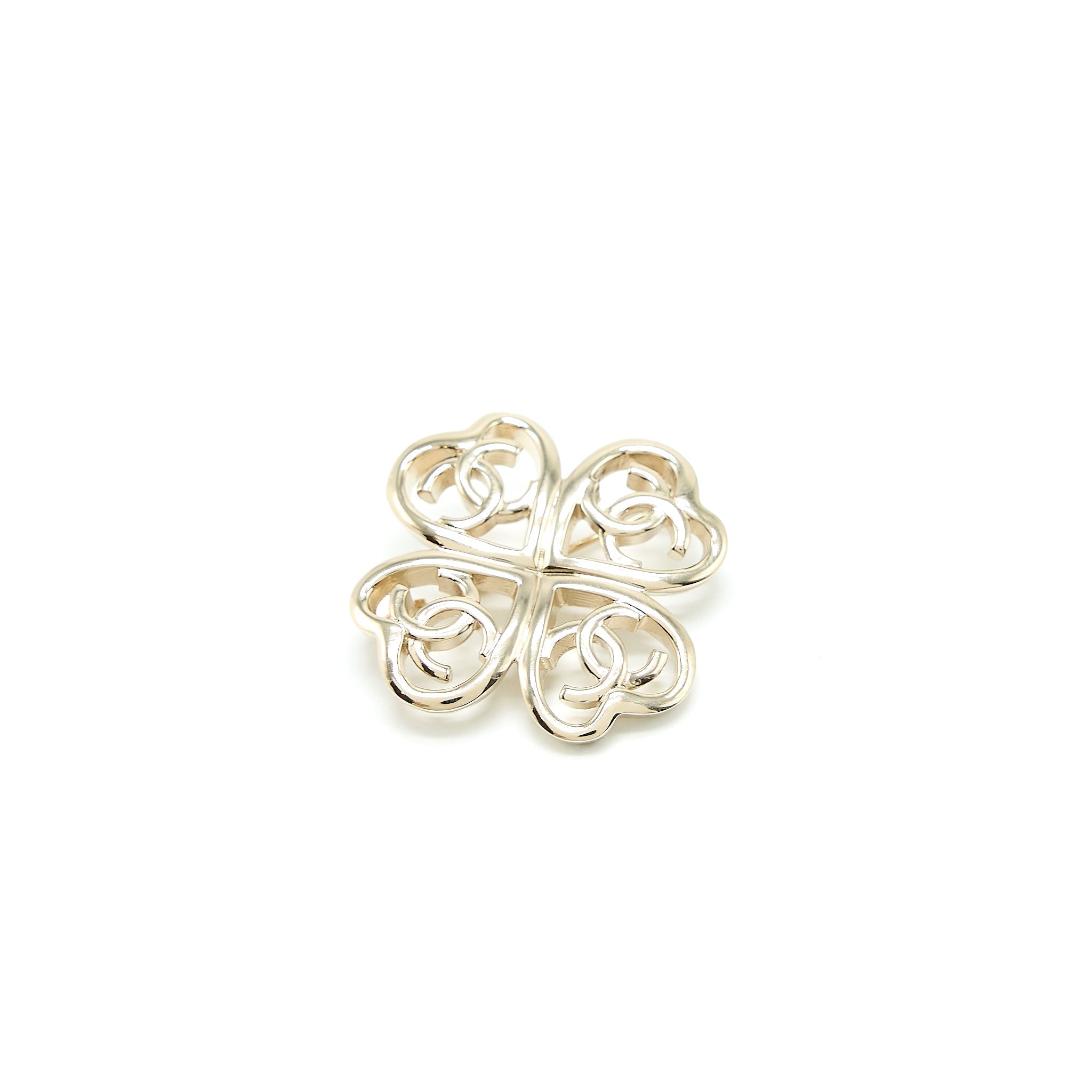 CHANEL CC LOGO HEART CLOVER BROOCH LIGHT GOLD TONE