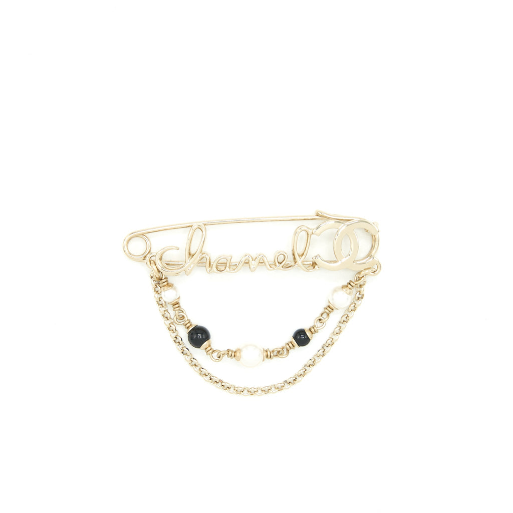 CHANEL 22P PIN / LETTER BROOCH LGHW