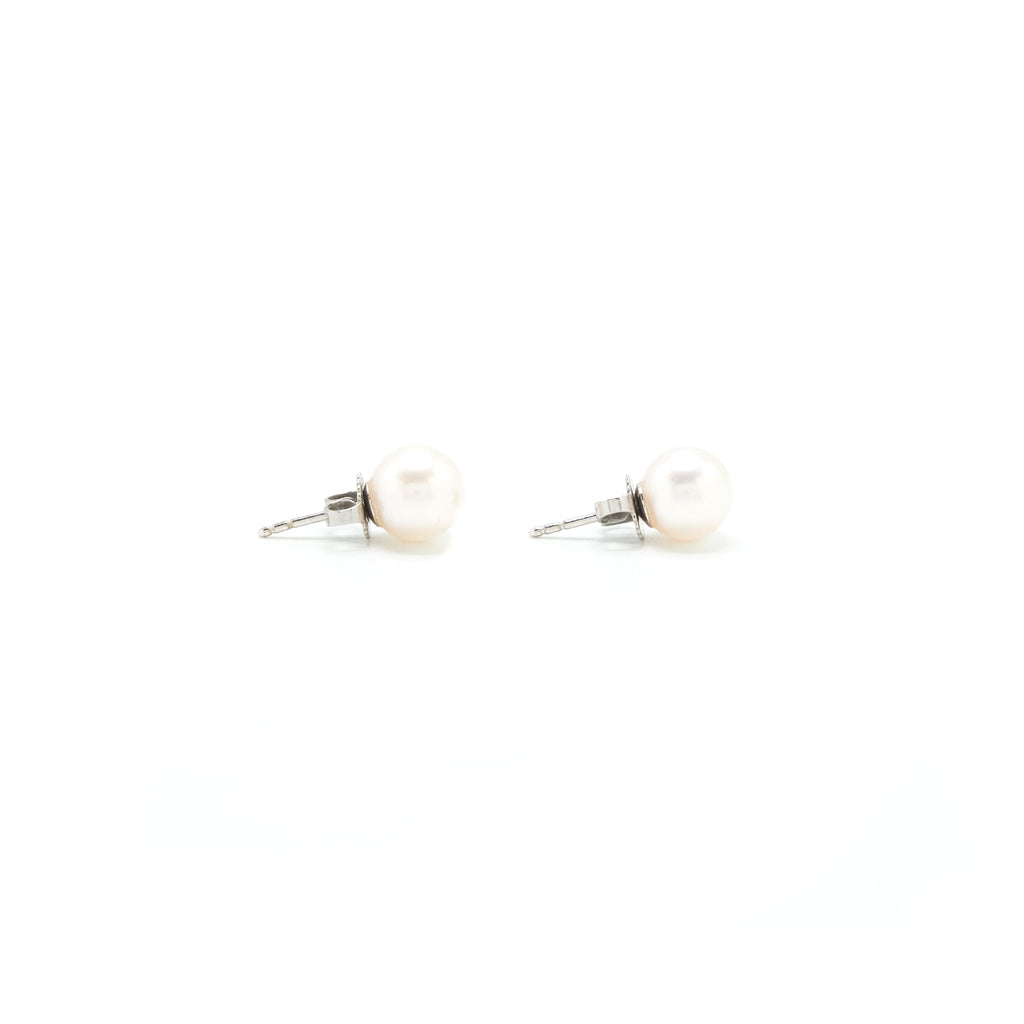 TIFFANY SIGNATURE PEARLS EARRINGS AKOYA CULTURED PEARLS IN 18K WHITE GOLD.