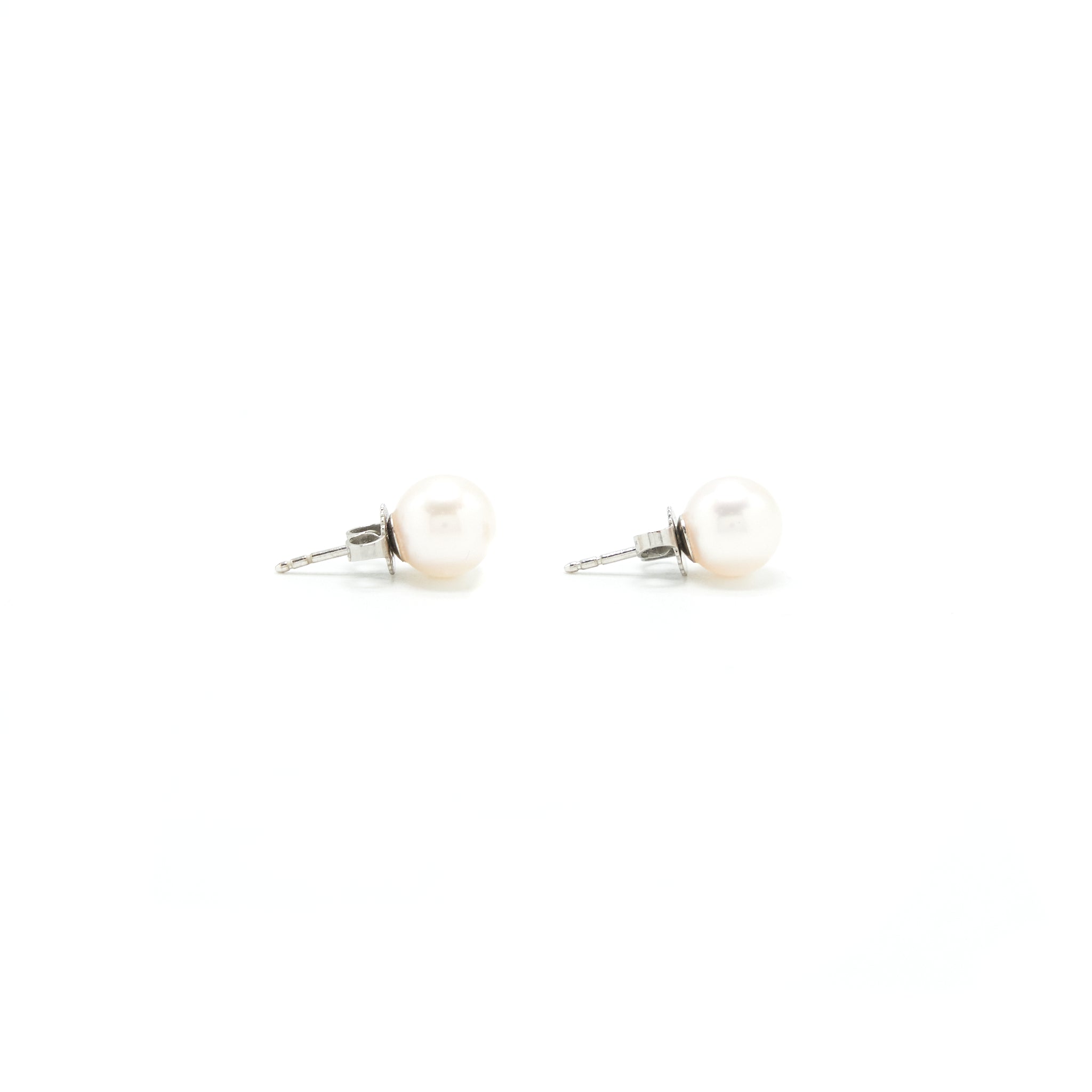 TIFFANY SIGNATURE PEARLS EARRINGS AKOYA CULTURED PEARLS IN 18K WHITE GOLD.