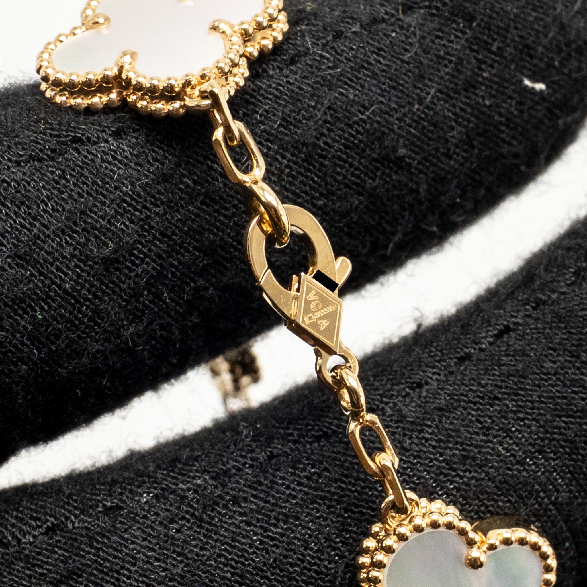 VAN CLEEF & ARPELS VINTAGE ALHAMBRA 5 MOTIF BRACELET YELLOW GOLD / WHITE MOTHER OF PEARL