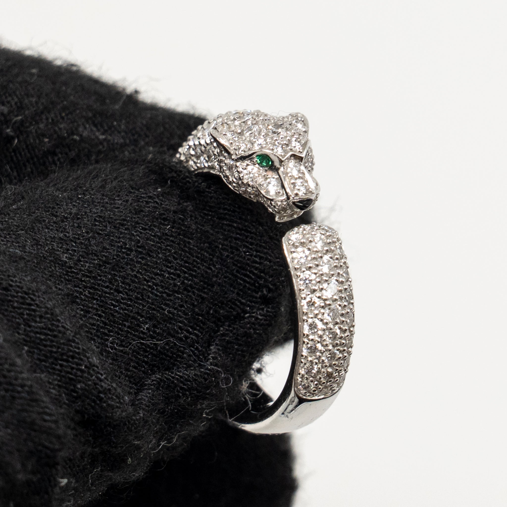 CARTIER PANTHERE DE CARTIER RING PAVED EMERALDS, ONYX, WHITE GOLD WITH DIAMONDS