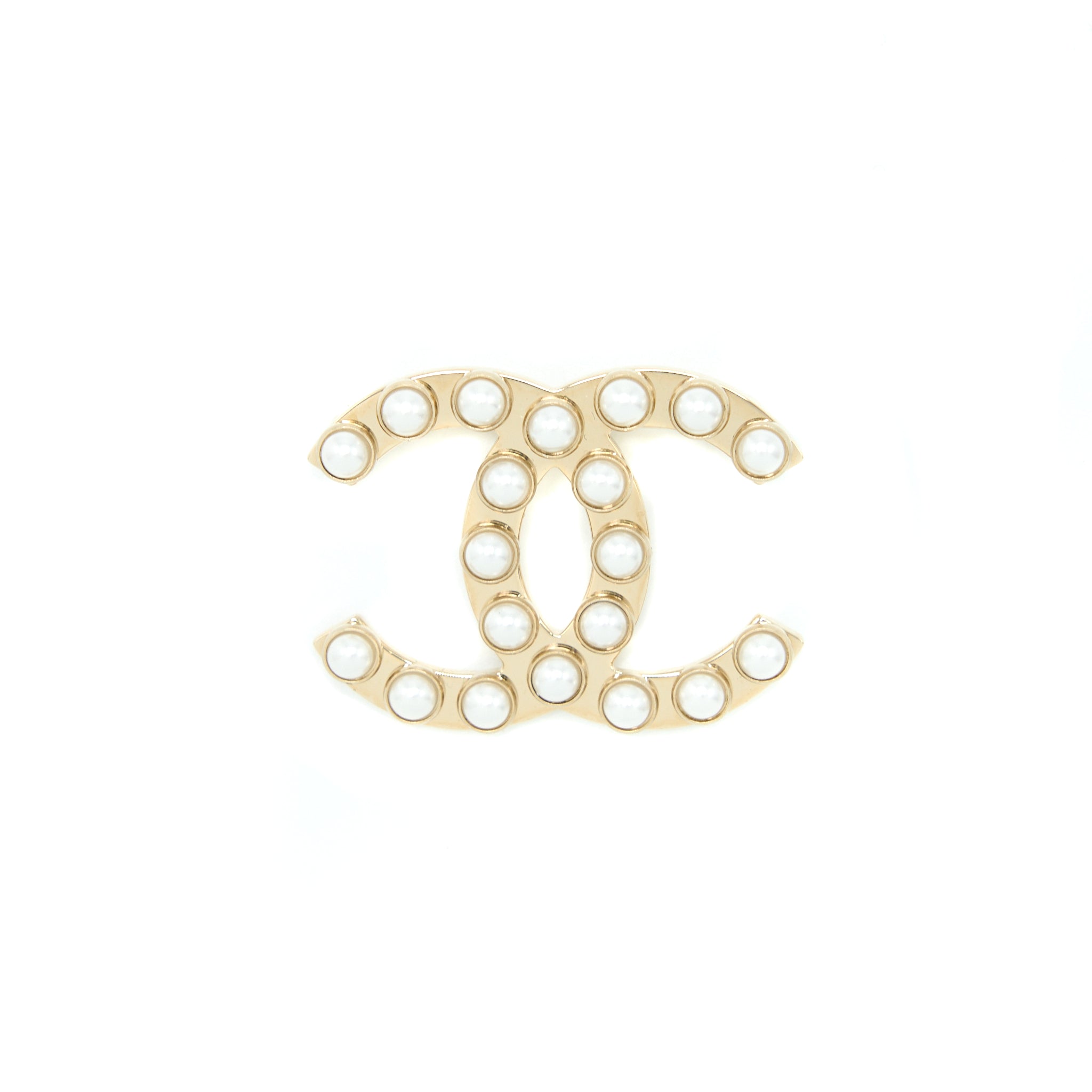 CHANEL CC LOGO WITH PEARL BROOCH LIGHT GOLD TONE