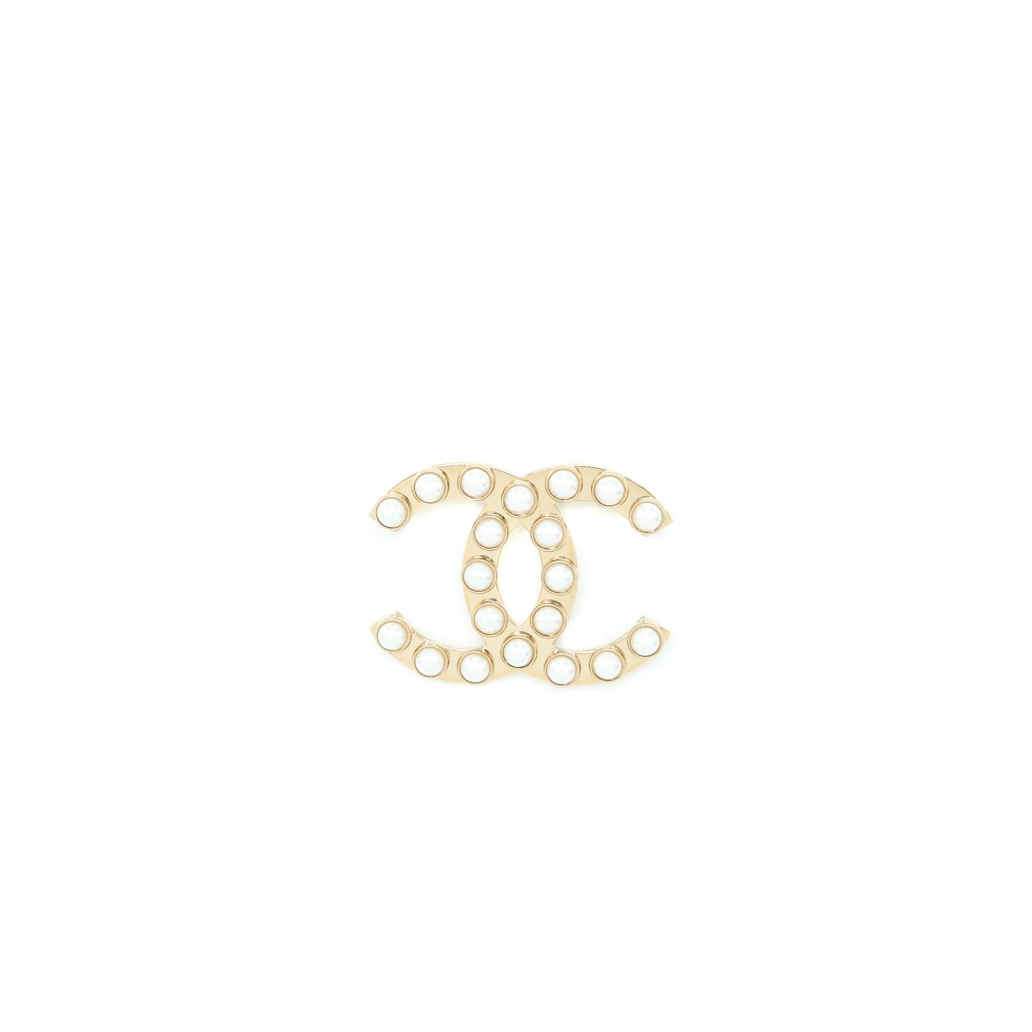 CHANEL CC LOGO WITH PEARL BROOCH LIGHT GOLD TONE