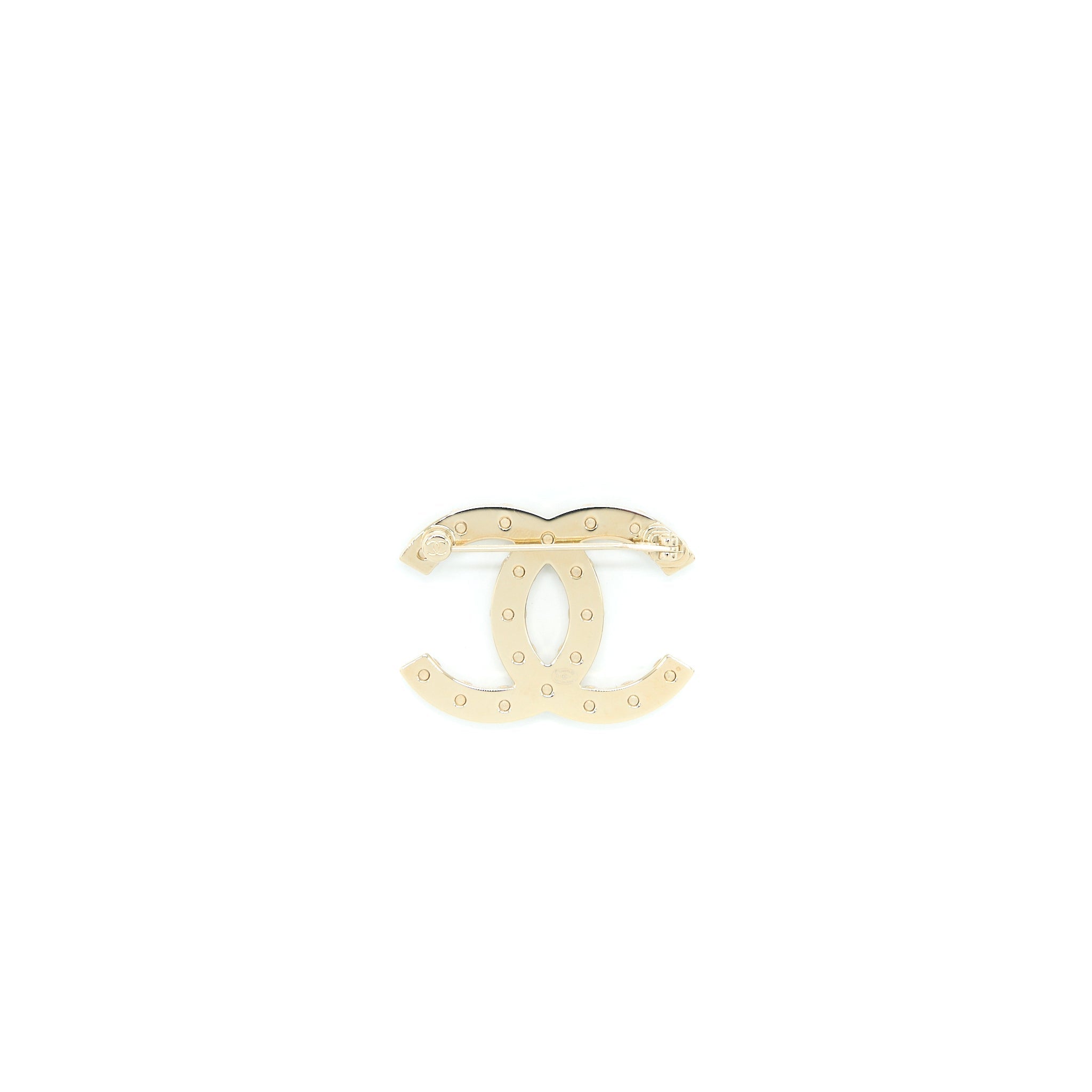 CHANEL CC LOGO WITH PEARL BROOCH LIGHT GOLD TONE