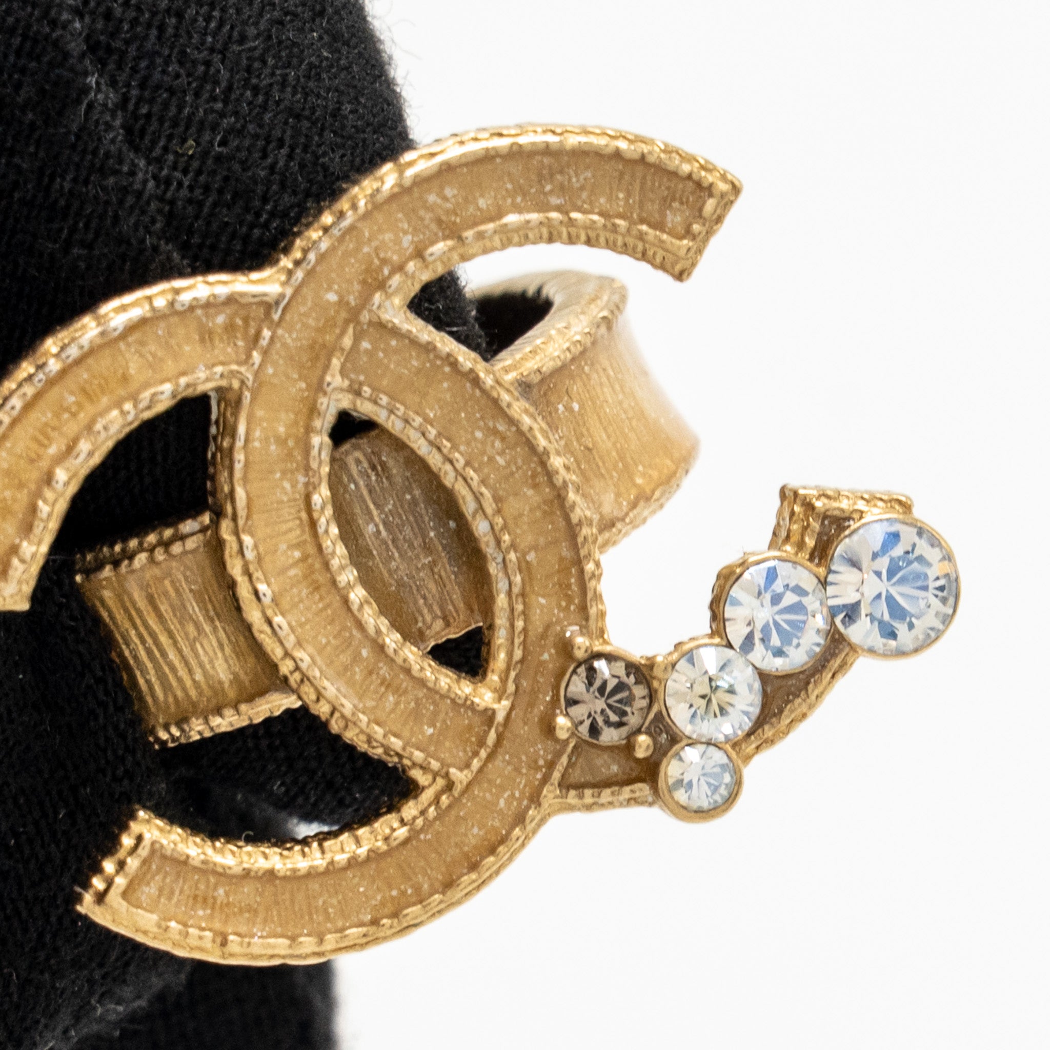 CHANEL CC LOGO RING LIGHT GOLD TONE