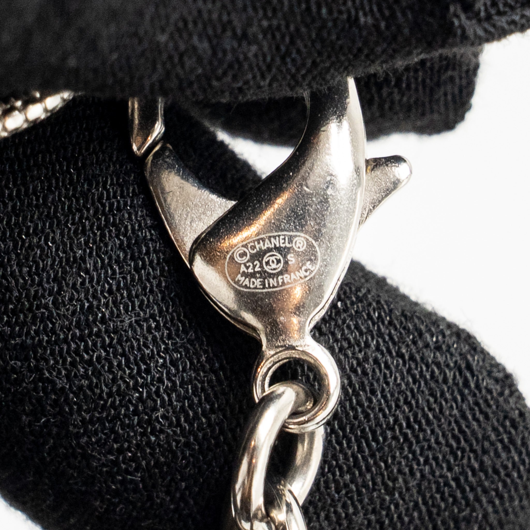 CHANEL 2022 CC PENDANT CHOCKER WITH PEARL AND CRYSTAL SILVER TONE