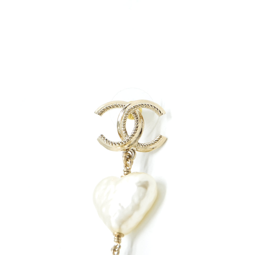 CHANEL CC LOGO AND HEART DROP EARRING