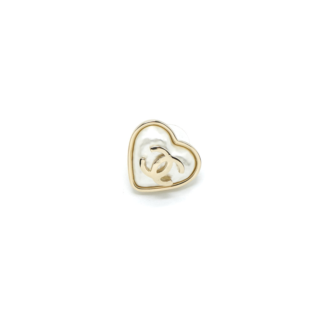 CHANEL 22C GIANT HEART EARRING