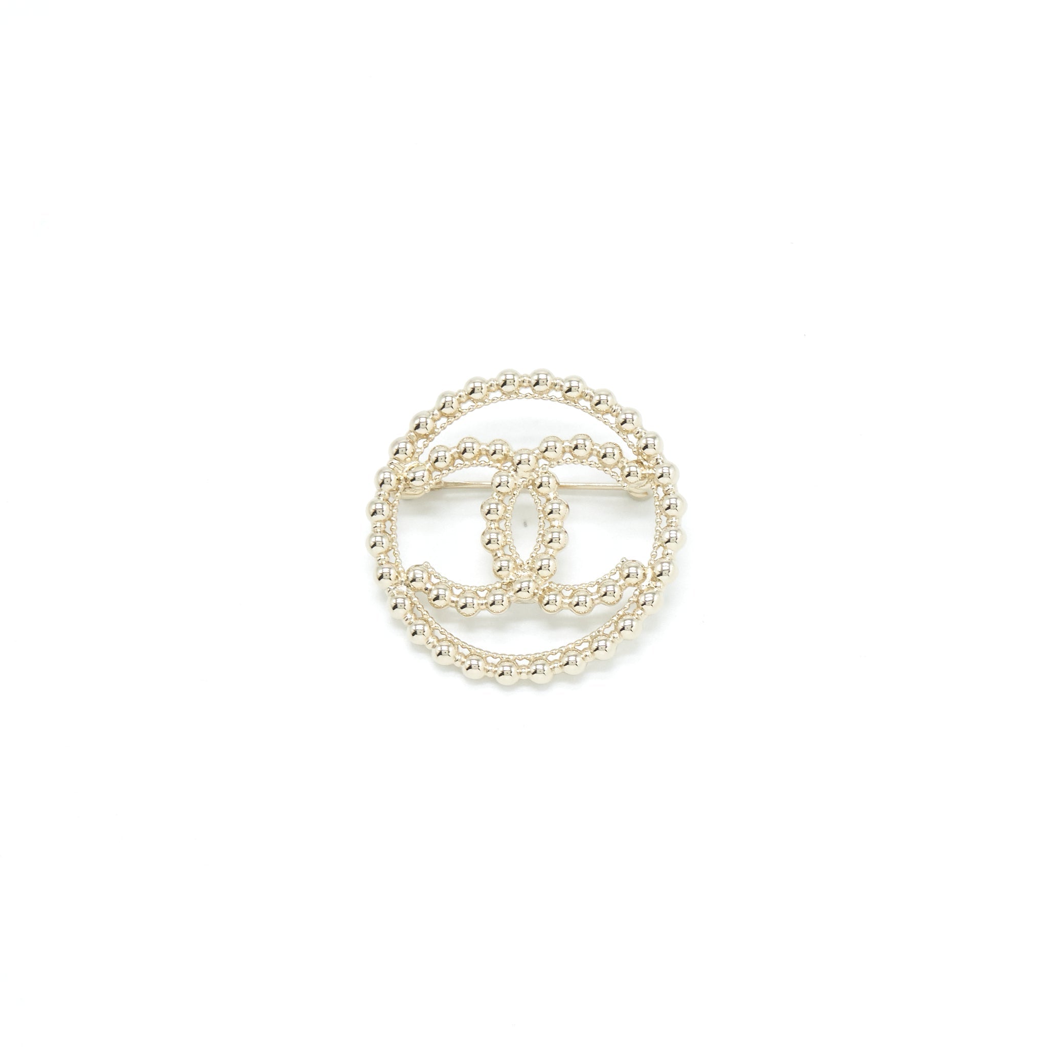 CHANEL ROUND WITH CC LOGO LIGHT GOLD TONE BROOCH