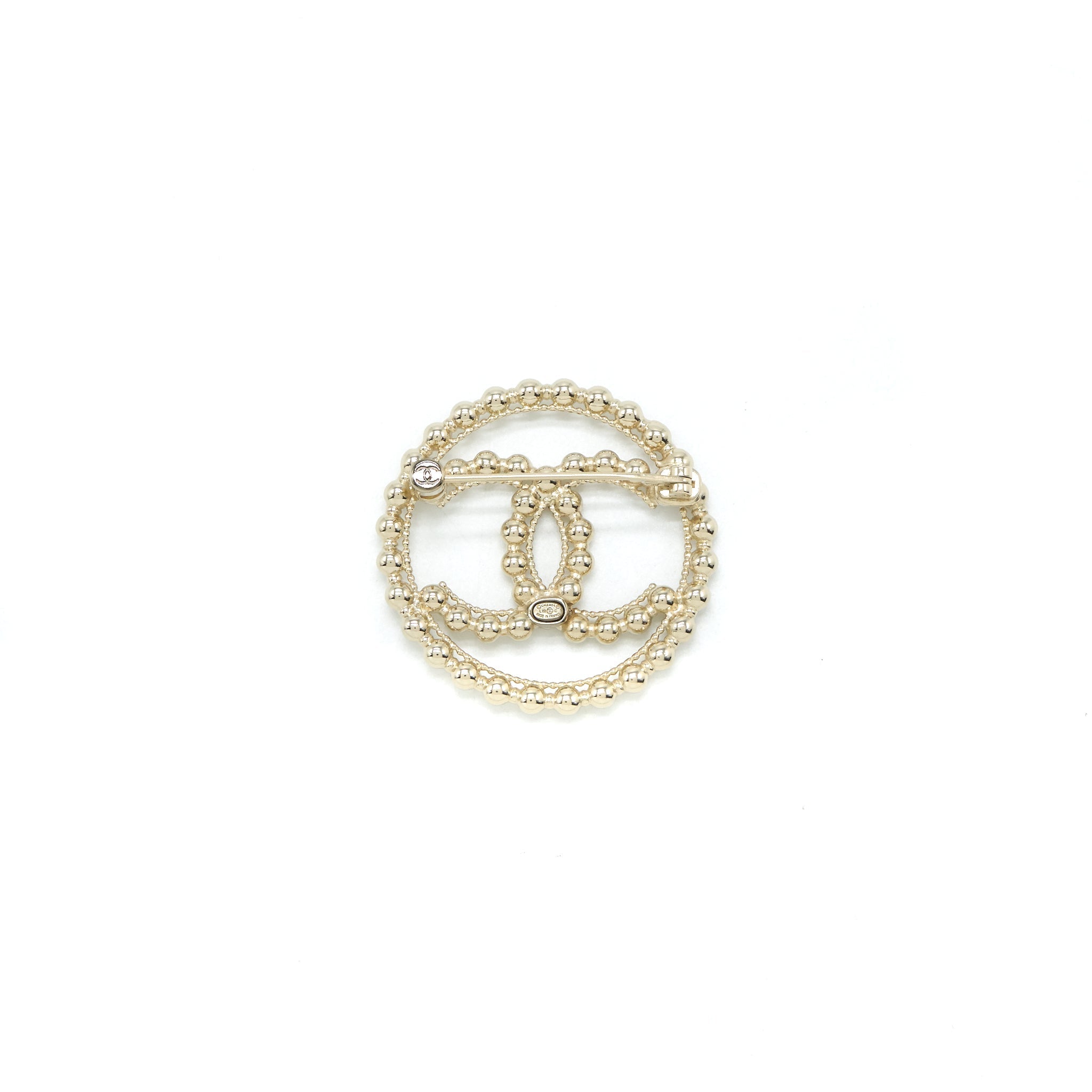 CHANEL ROUND WITH CC LOGO LIGHT GOLD TONE BROOCH