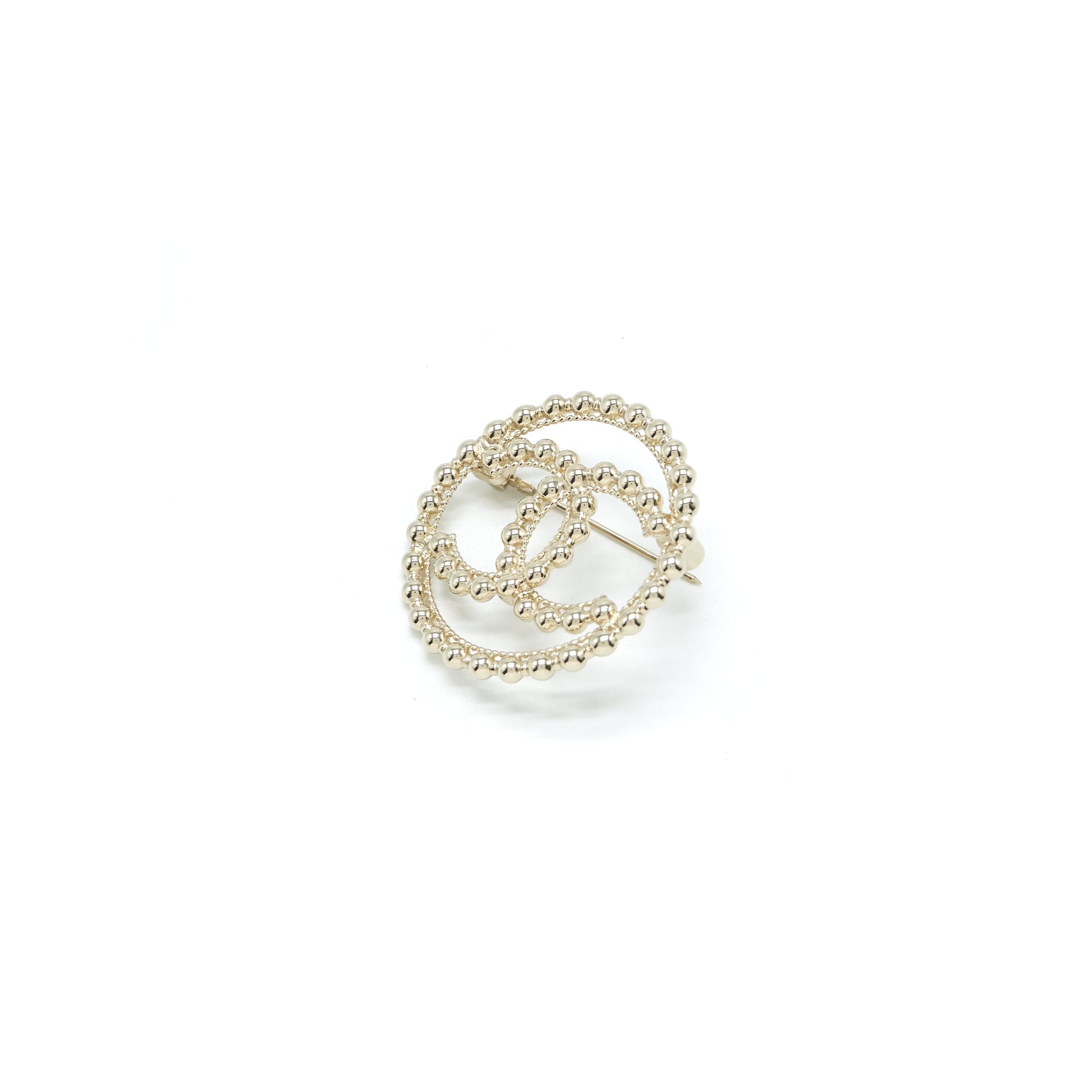 CHANEL ROUND WITH CC LOGO LIGHT GOLD TONE BROOCH