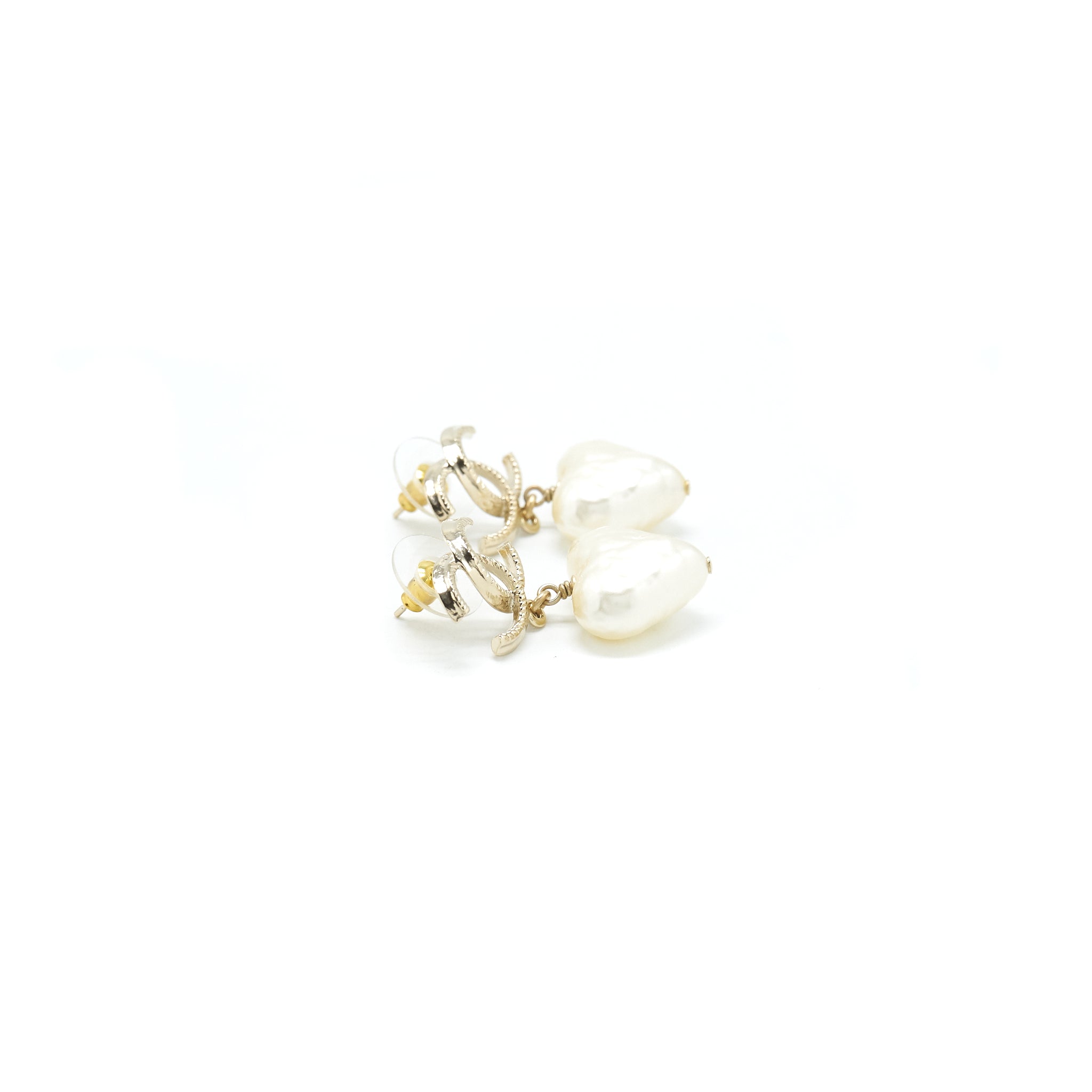 CHANEL 22C CC LOGO AND HEART DROP EARRING