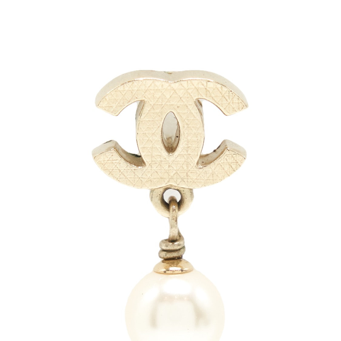 CHANEL CC LOGO WITH PEARL DROP EARRINGS LGHW