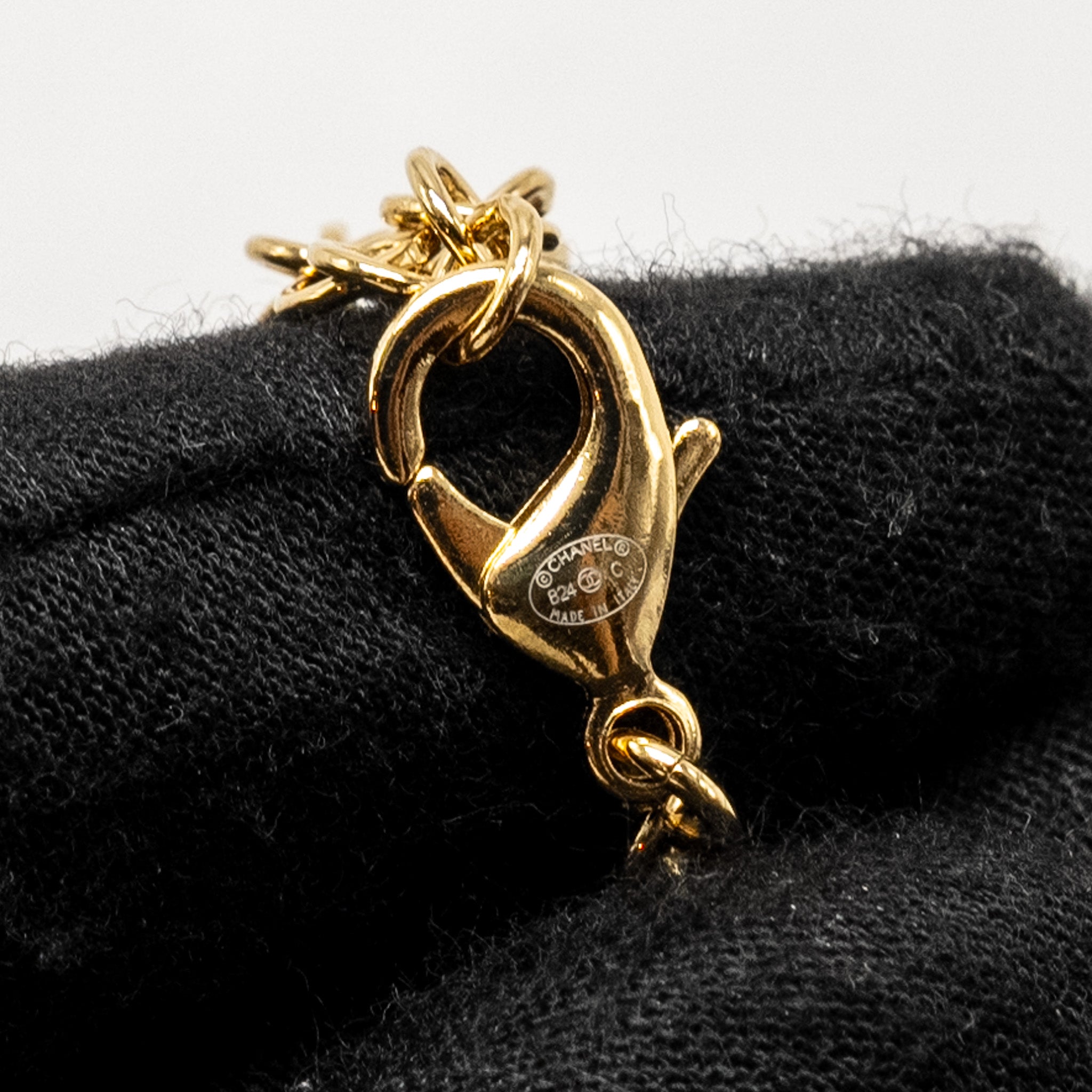 CHANEL CC LOGO AND STAR CHOCKER / NECKLACE GOLD TONE
