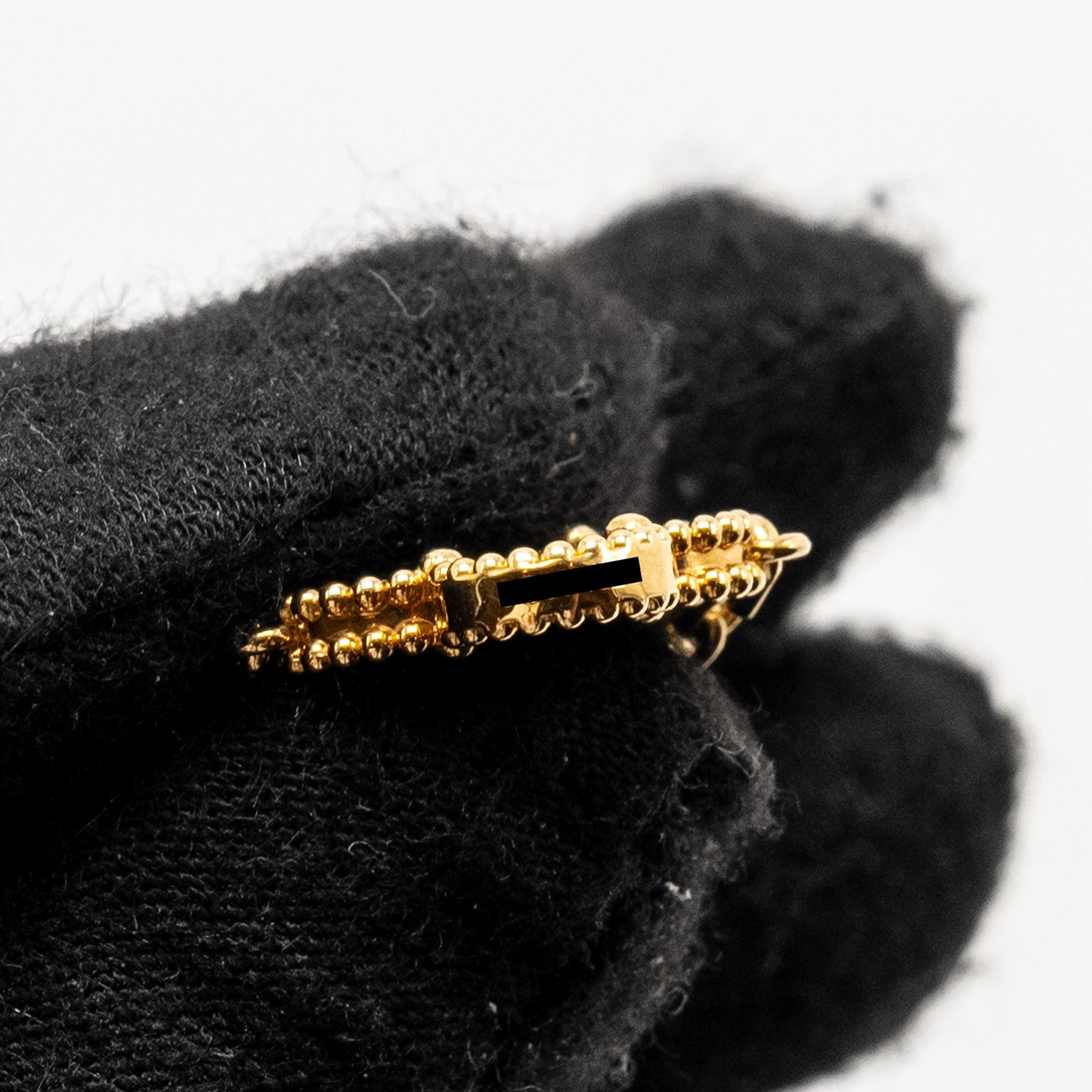 VAN CLEEF & ARPELS VINTAGE ALHAMBRA 5-MOTIF BRACELET YELLOW GOLD, ONYX