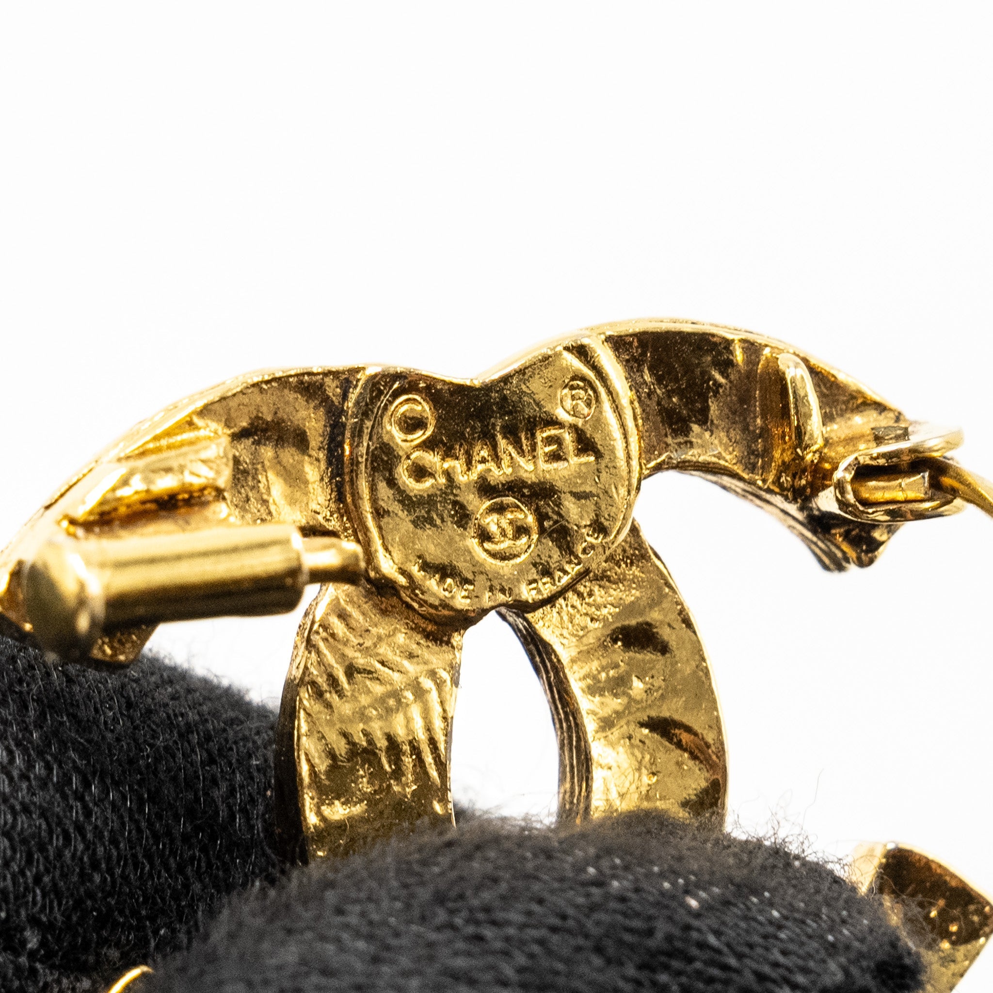 CHANEL VINTAGE CC LOGO CRYSTAL BROOCH GOLD TONE