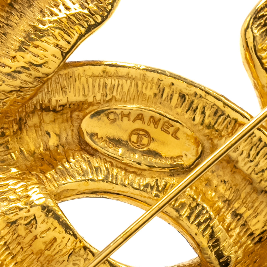 CHANEL VINTAGE QUILTED CC LOGO BROOCH GOLD TONE