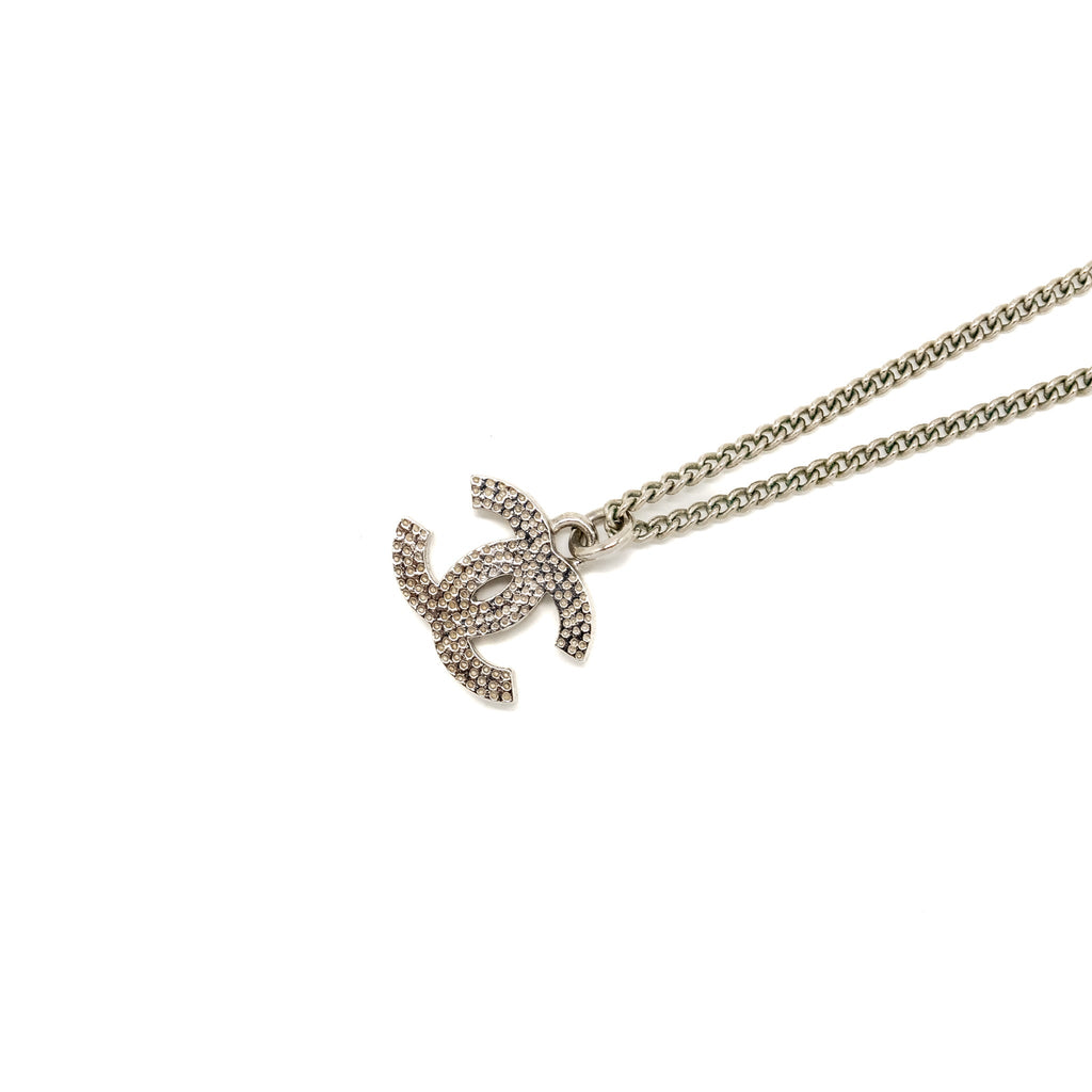 CHANEL CC LOGO NECKLACE CRYSTAL SILVER TONE