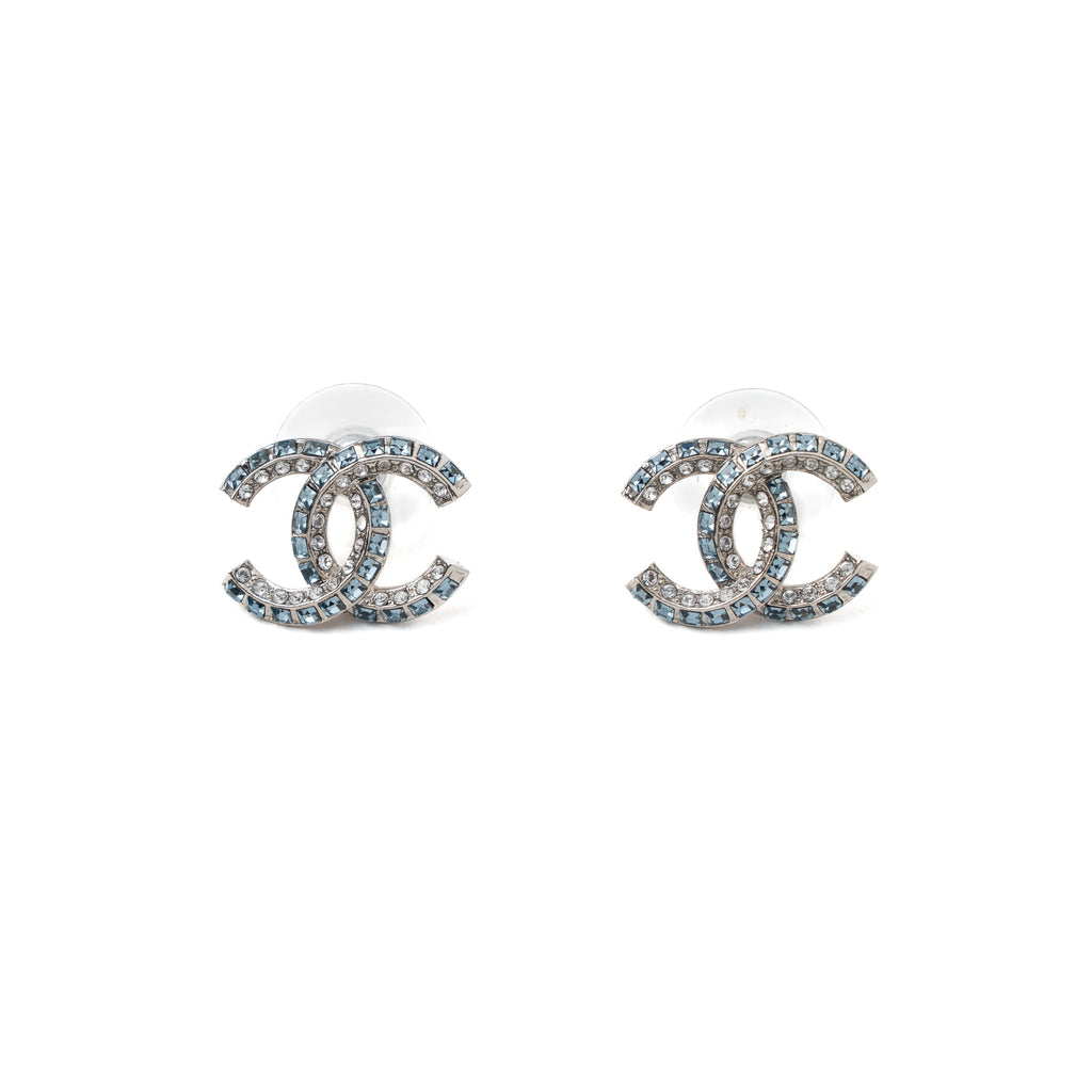 CHANEL CC LOGO CRYSTAL EARRING SLIVER TONE
