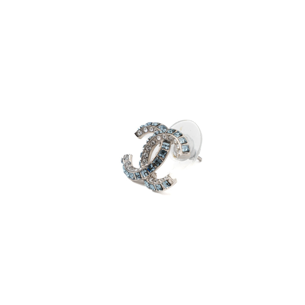 CHANEL CC LOGO CRYSTAL EARRING SLIVER TONE