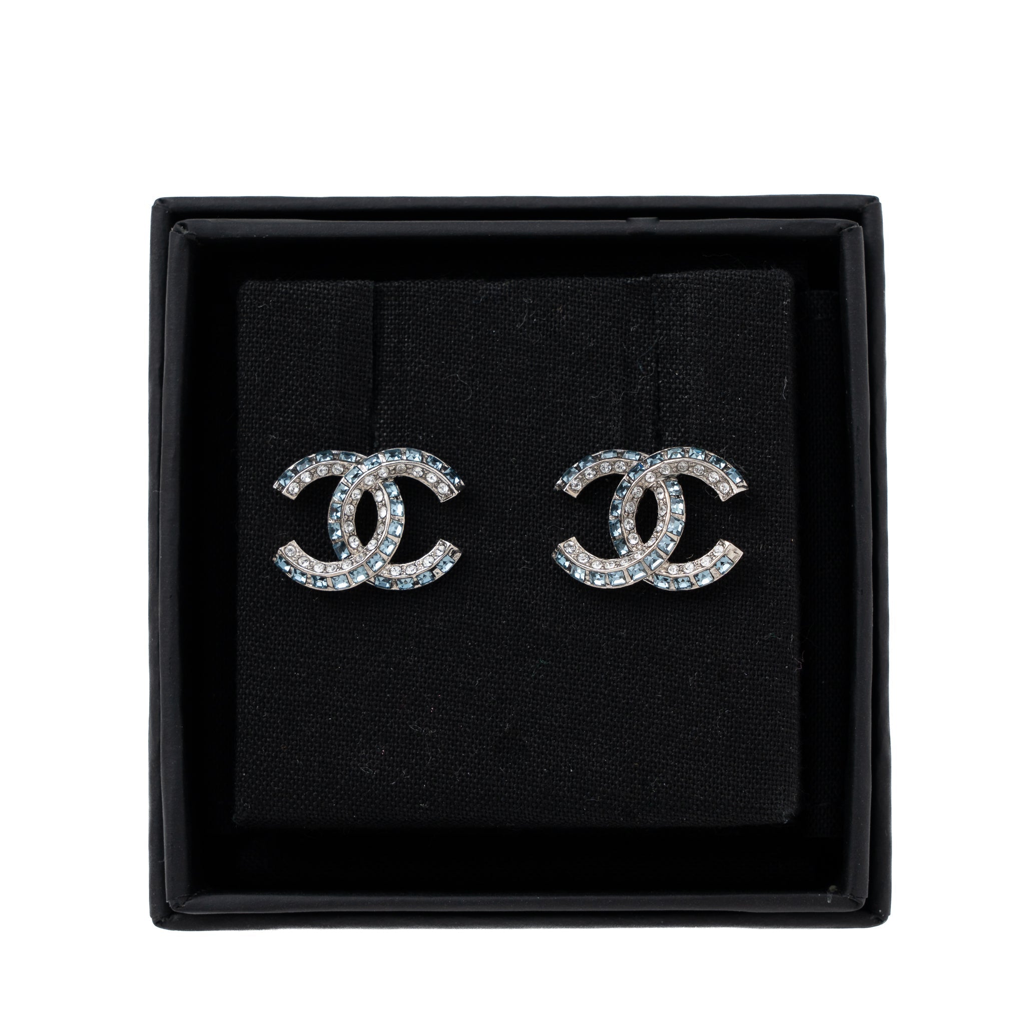 CHANEL CC LOGO CRYSTAL EARRING SLIVER TONE